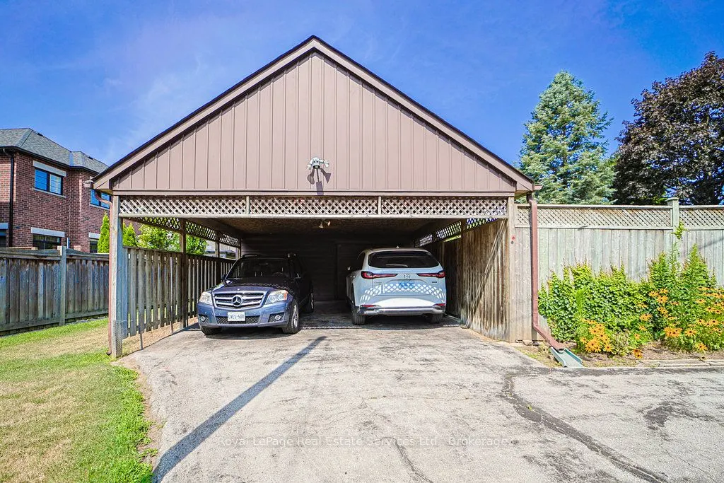 3039 Lakeshore Road W
