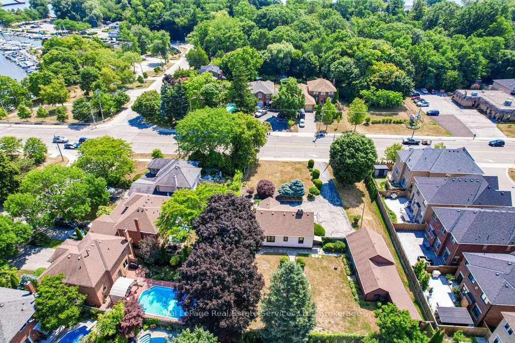 3039 Lakeshore Road W