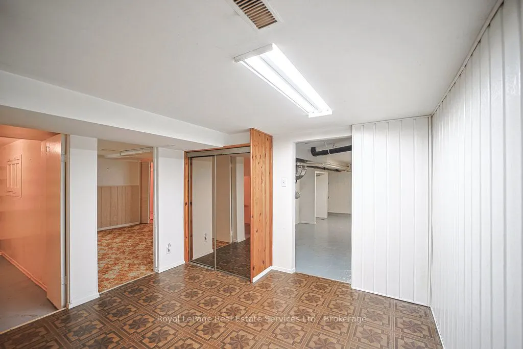 3039 Lakeshore Road W