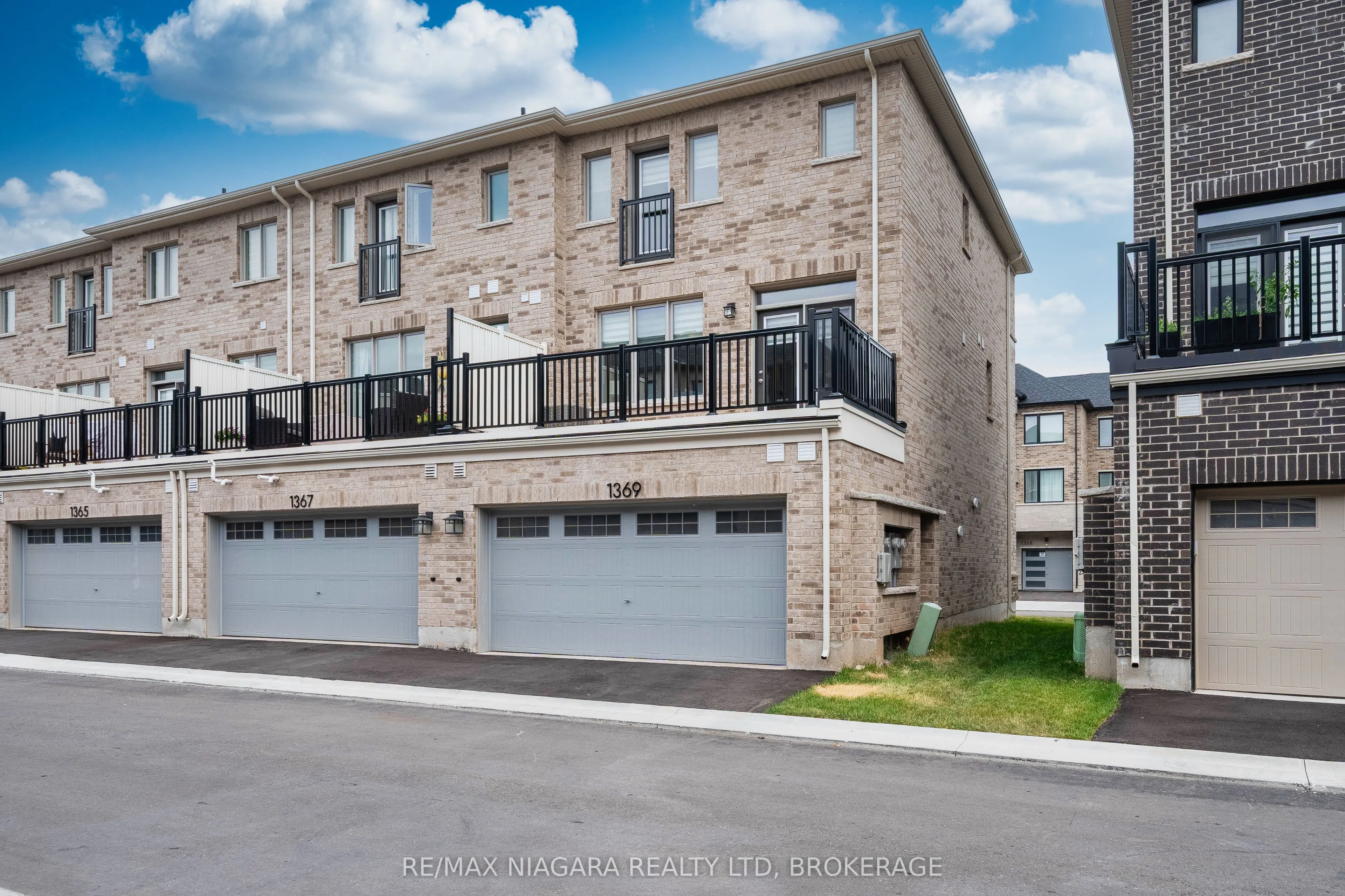 1369 Kobzar Drive