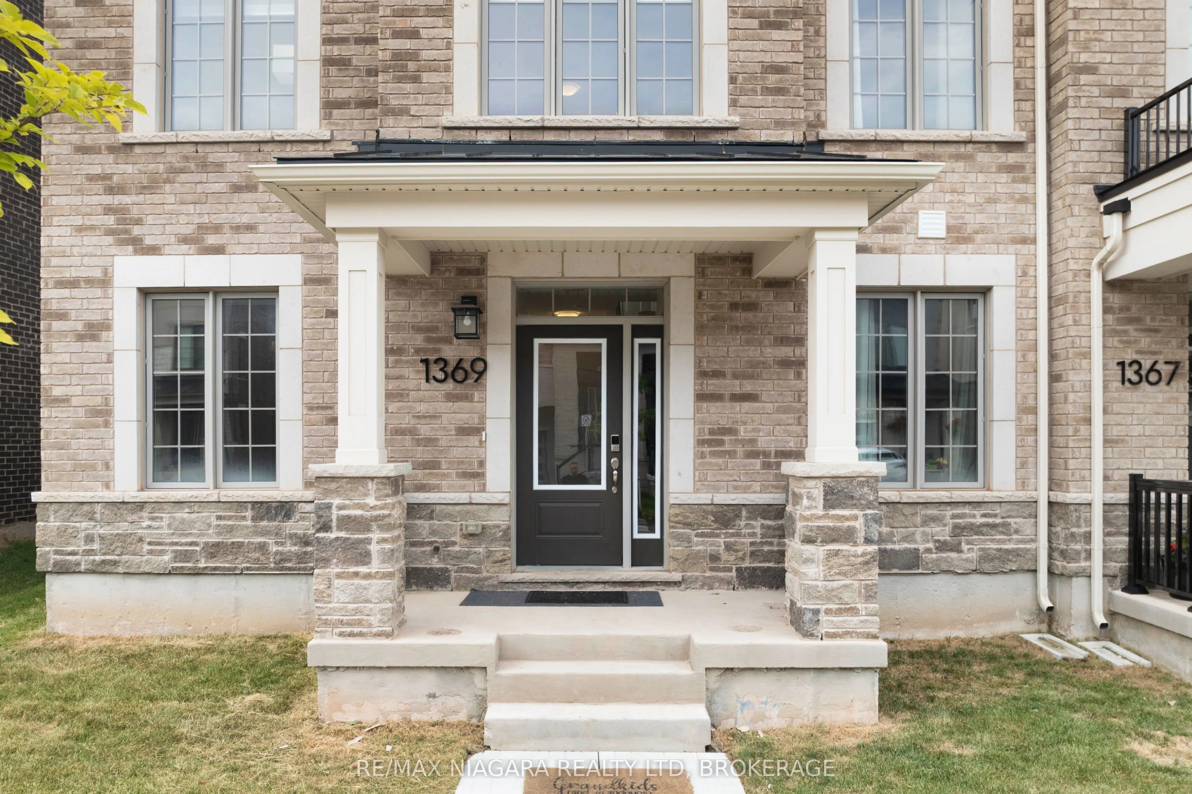 1369 Kobzar Drive