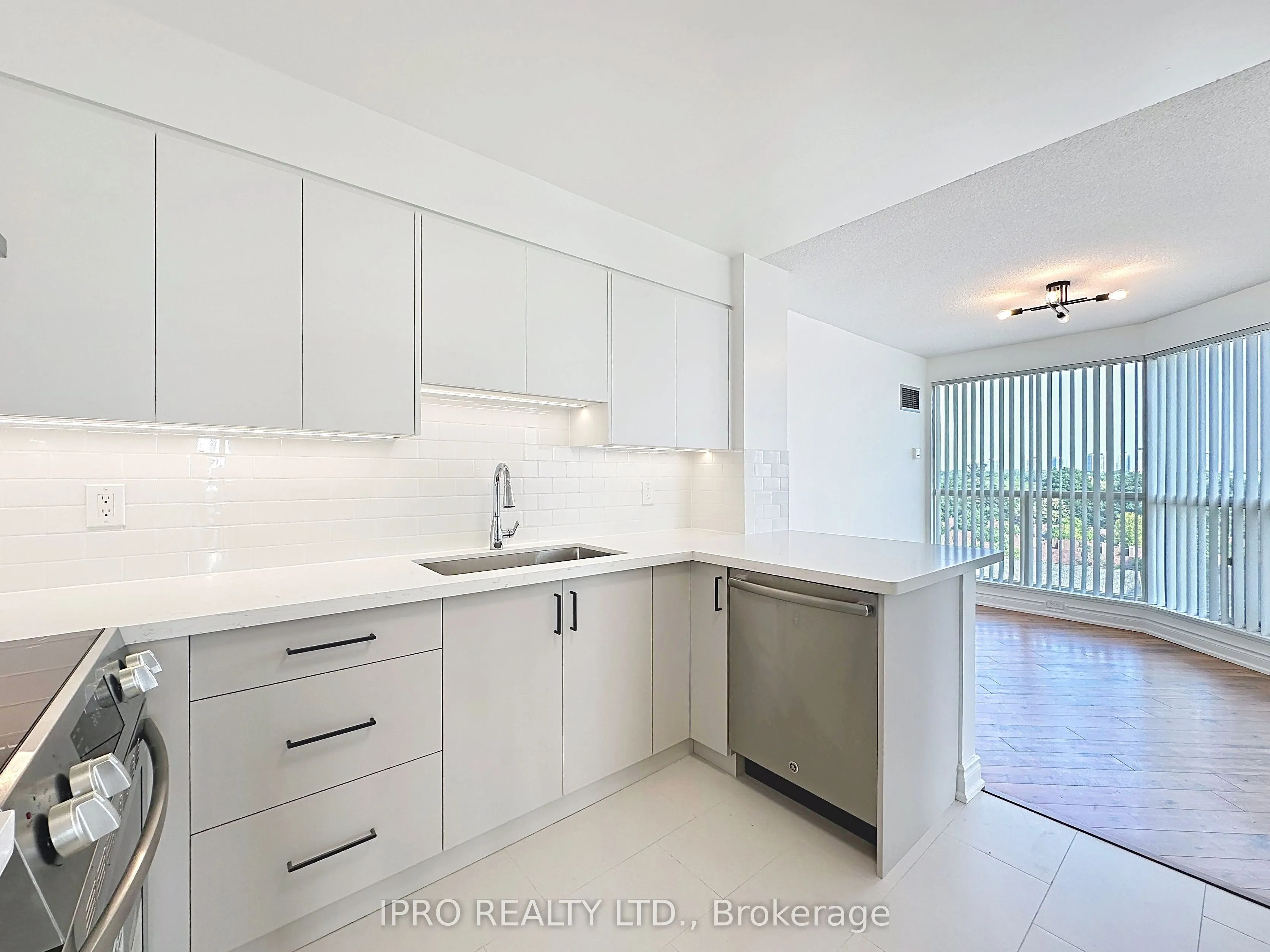 2177 Burnhamthorpe Road W, ##909