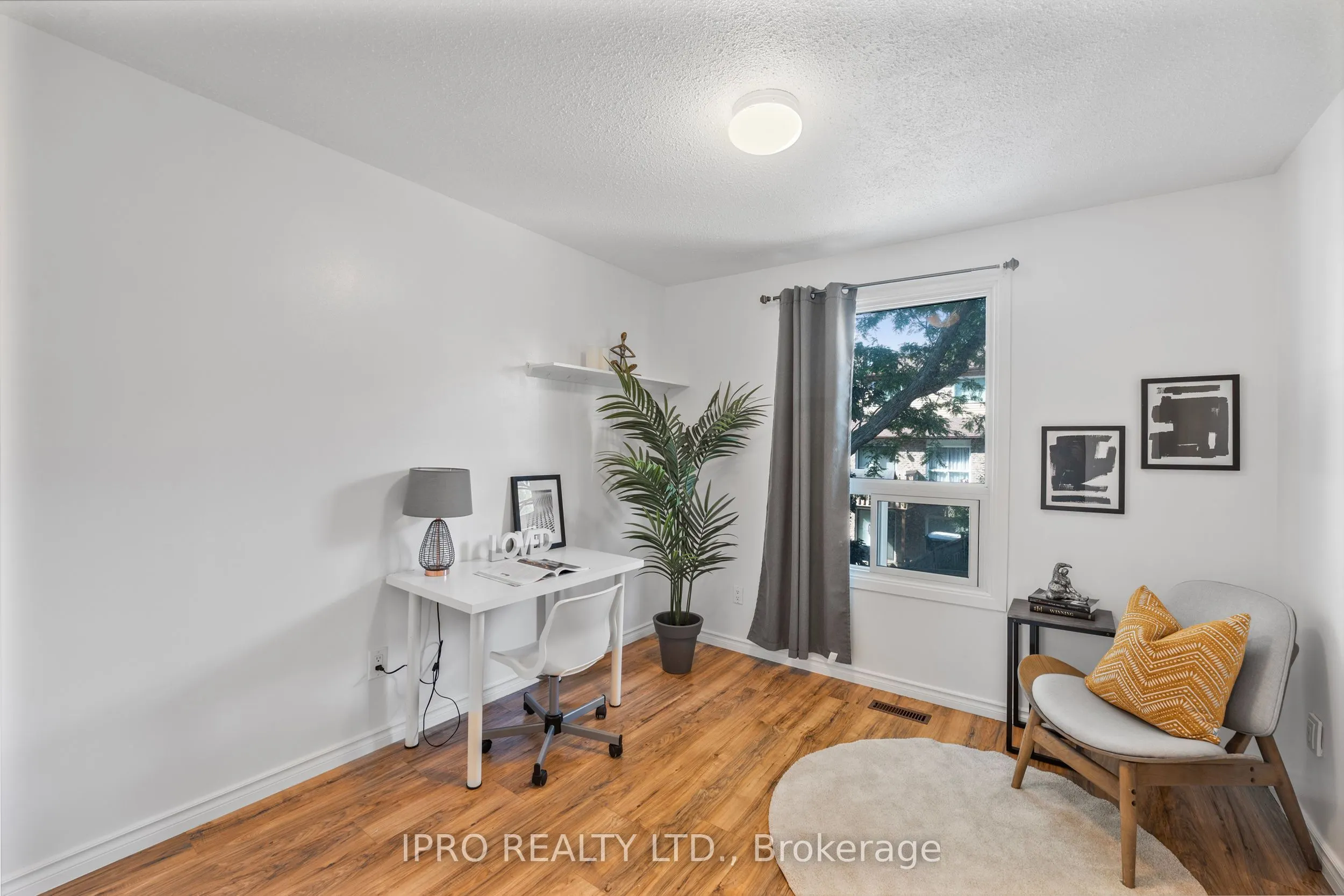 900 Dundas Street W, #14