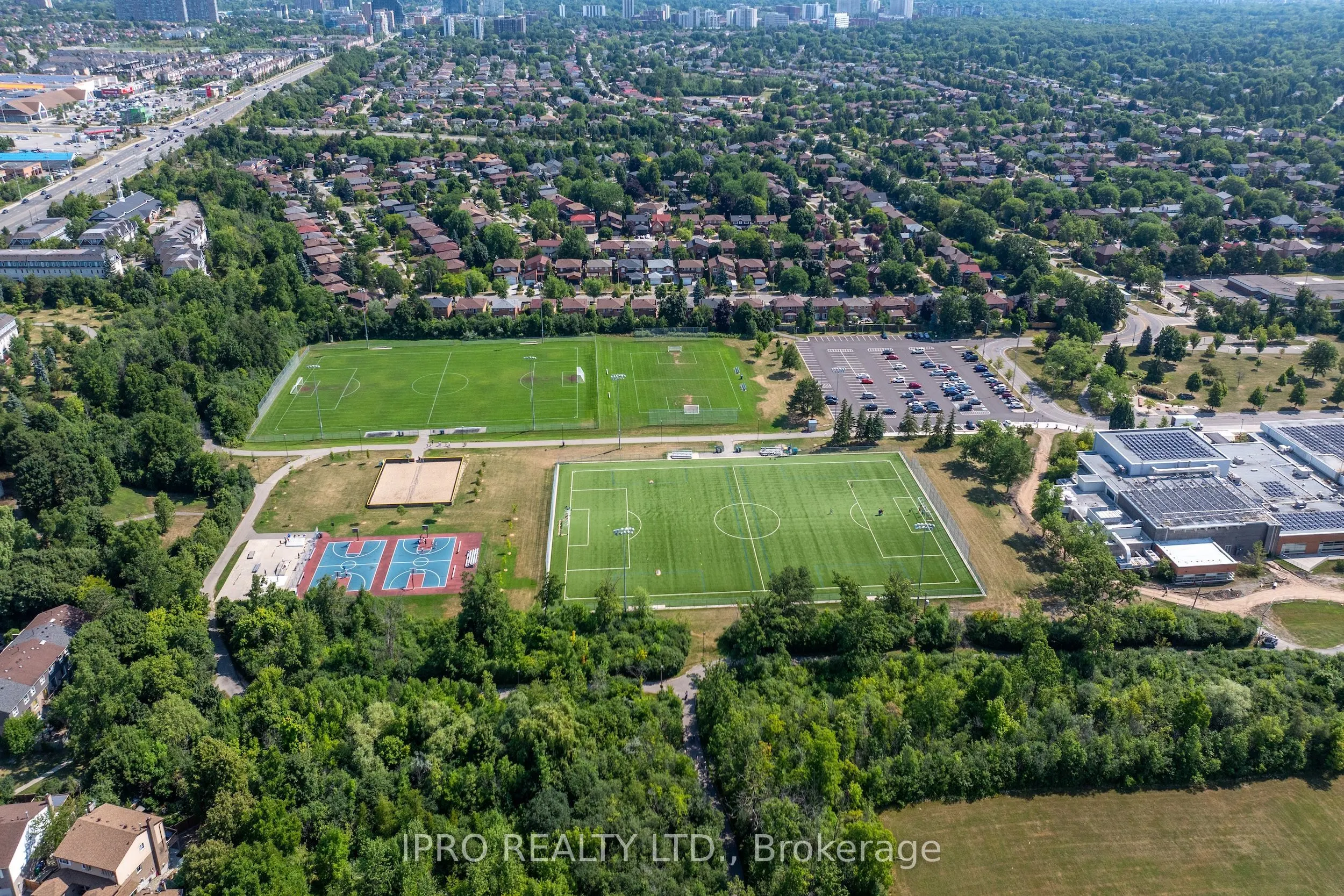 900 Dundas Street W, #14