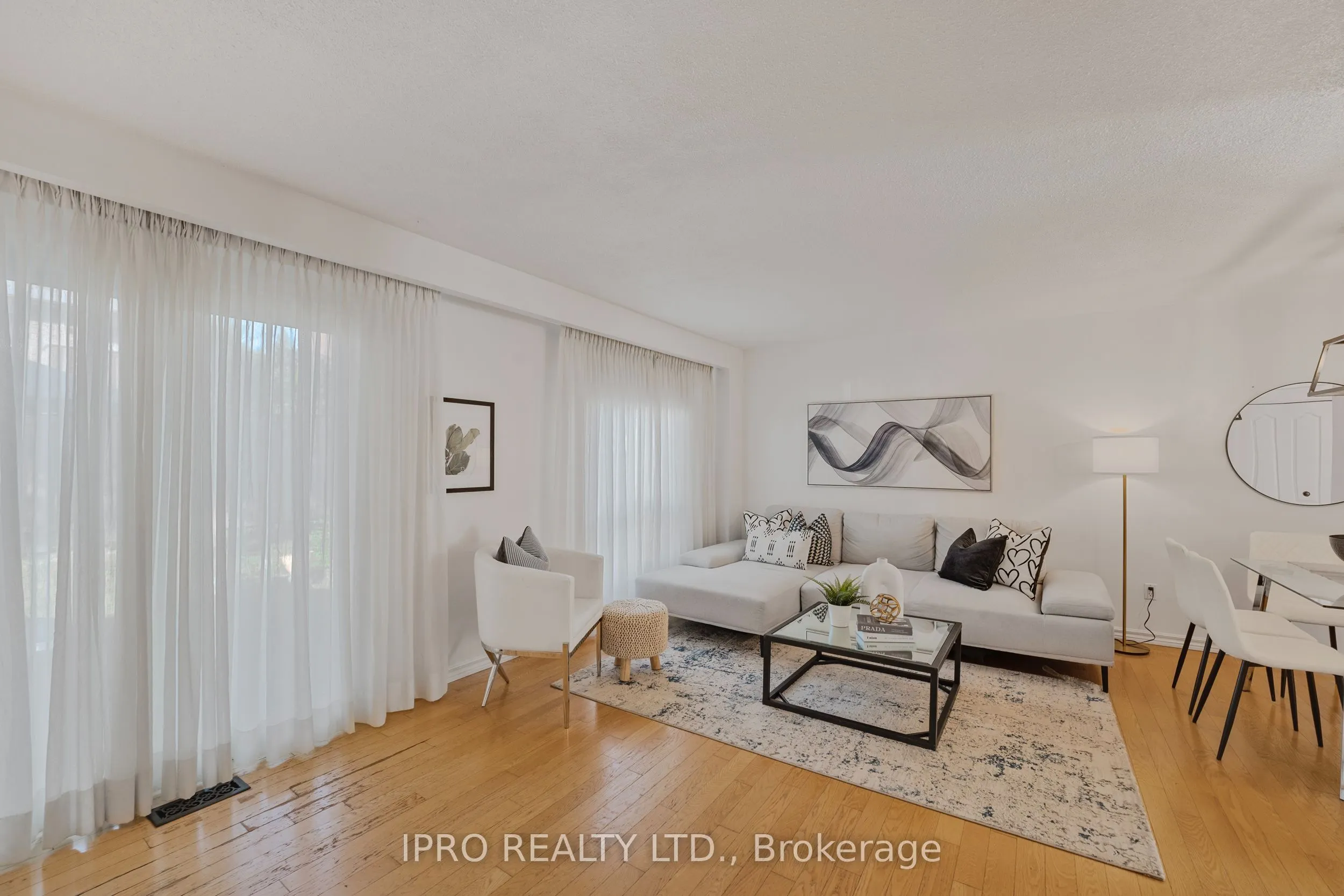 900 Dundas Street W, #14