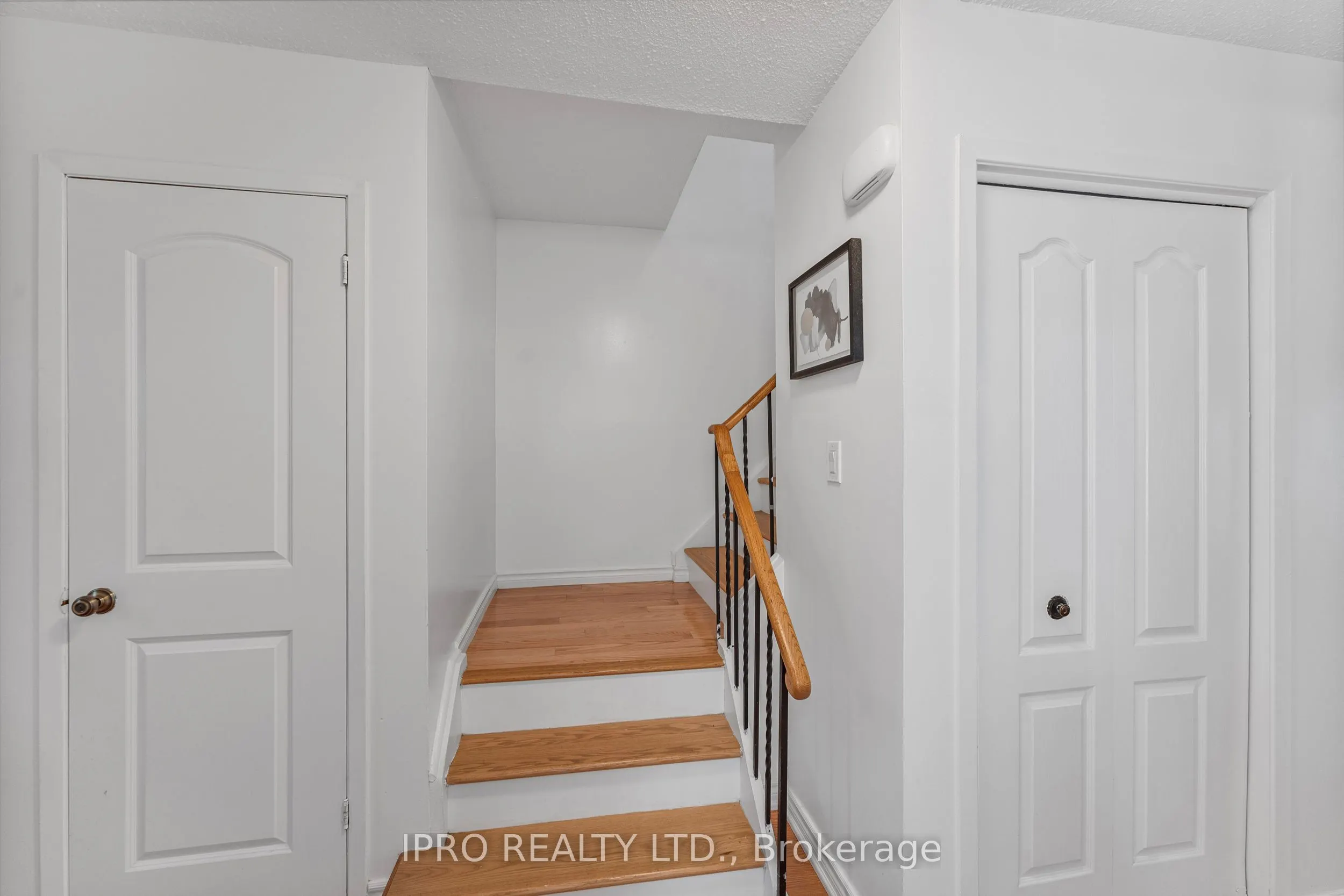 900 Dundas Street W, #14