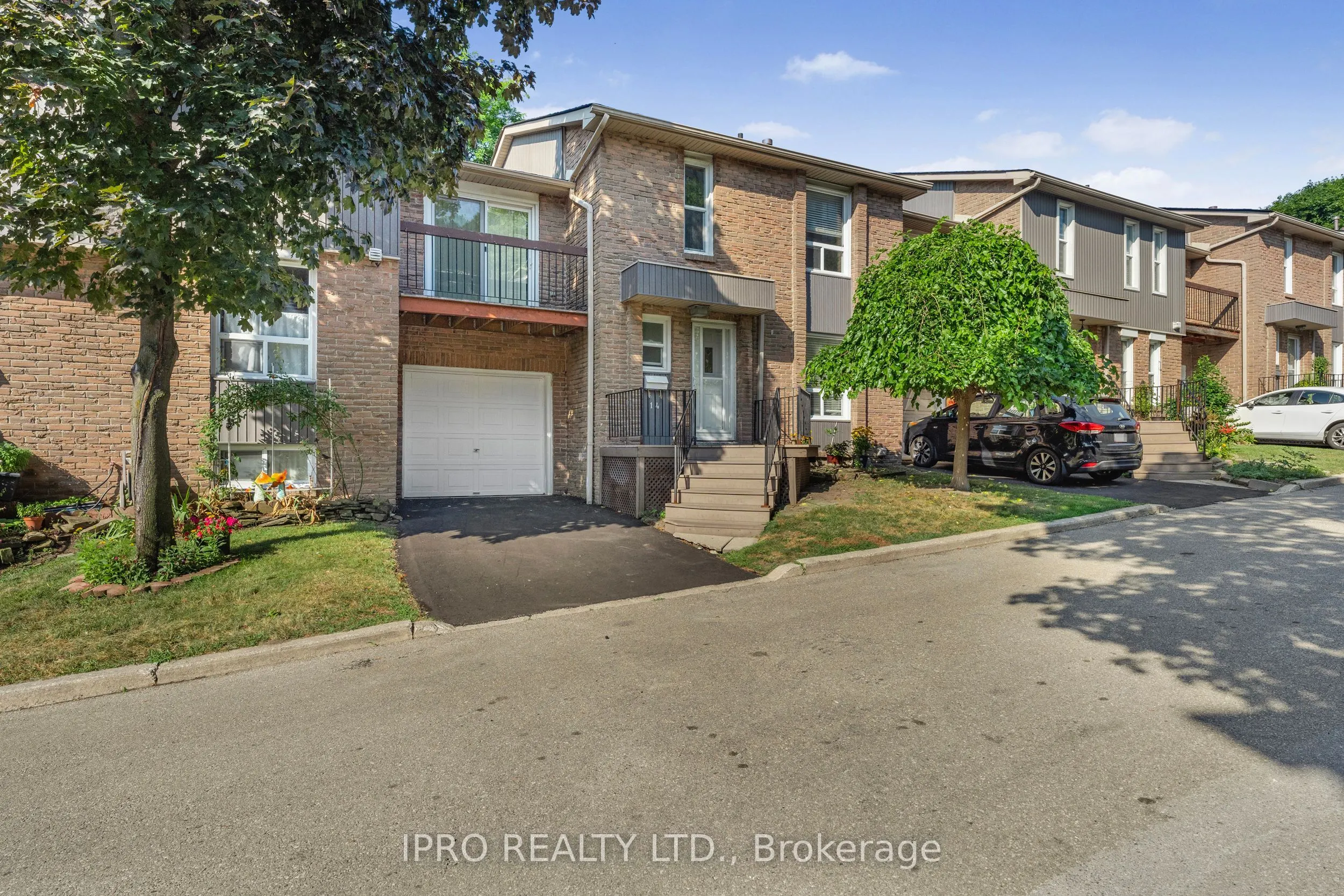 900 Dundas Street W, #14