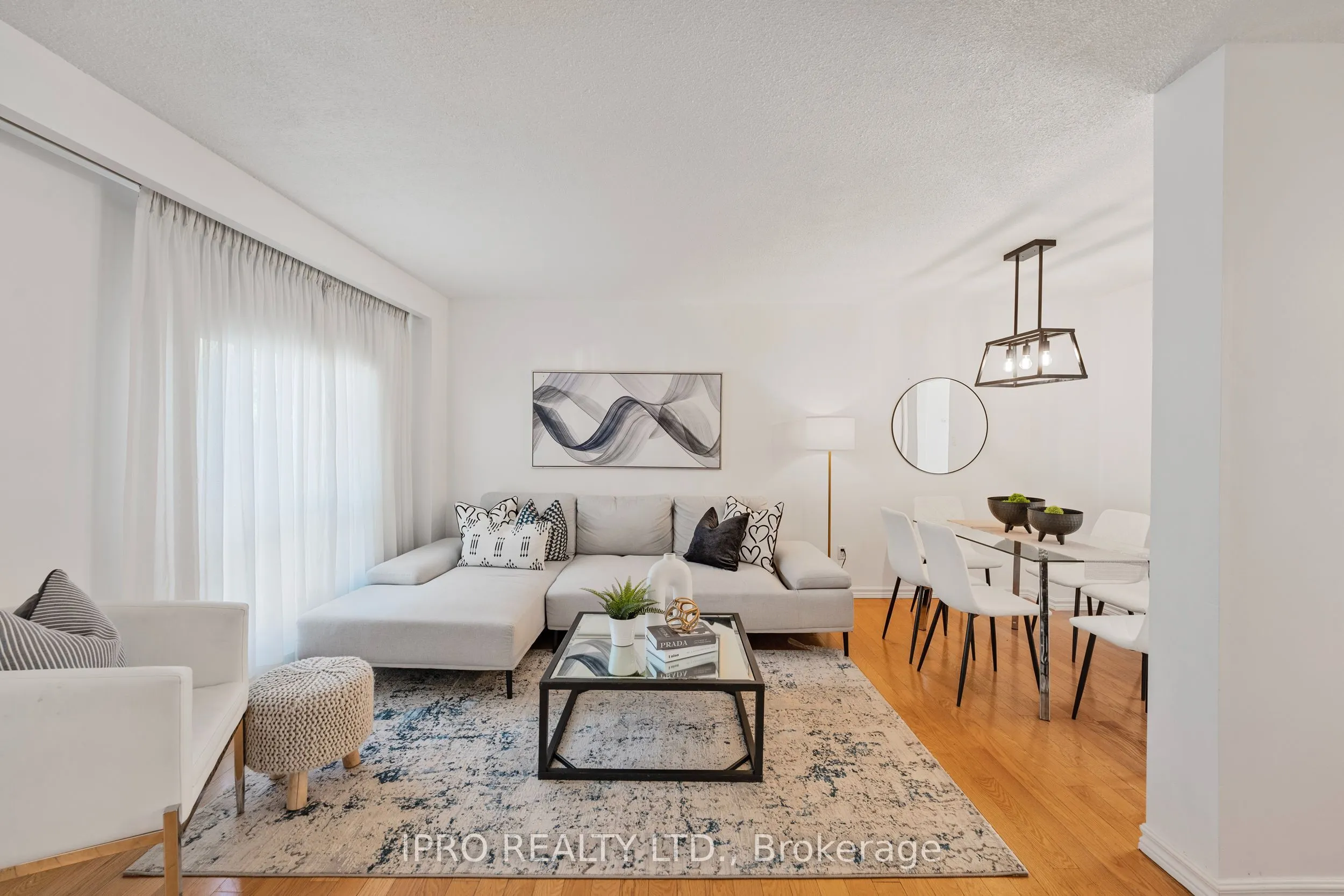 900 Dundas Street W, #14