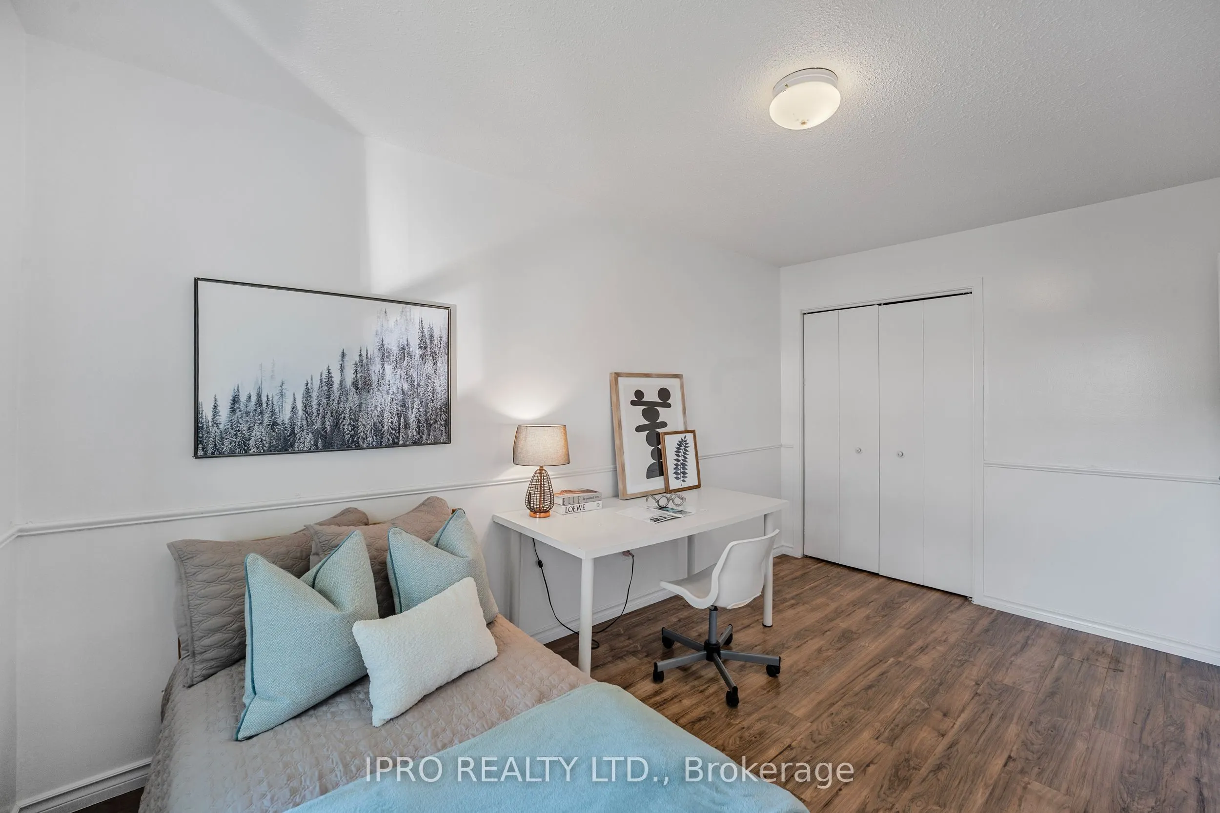 900 Dundas Street W, #14