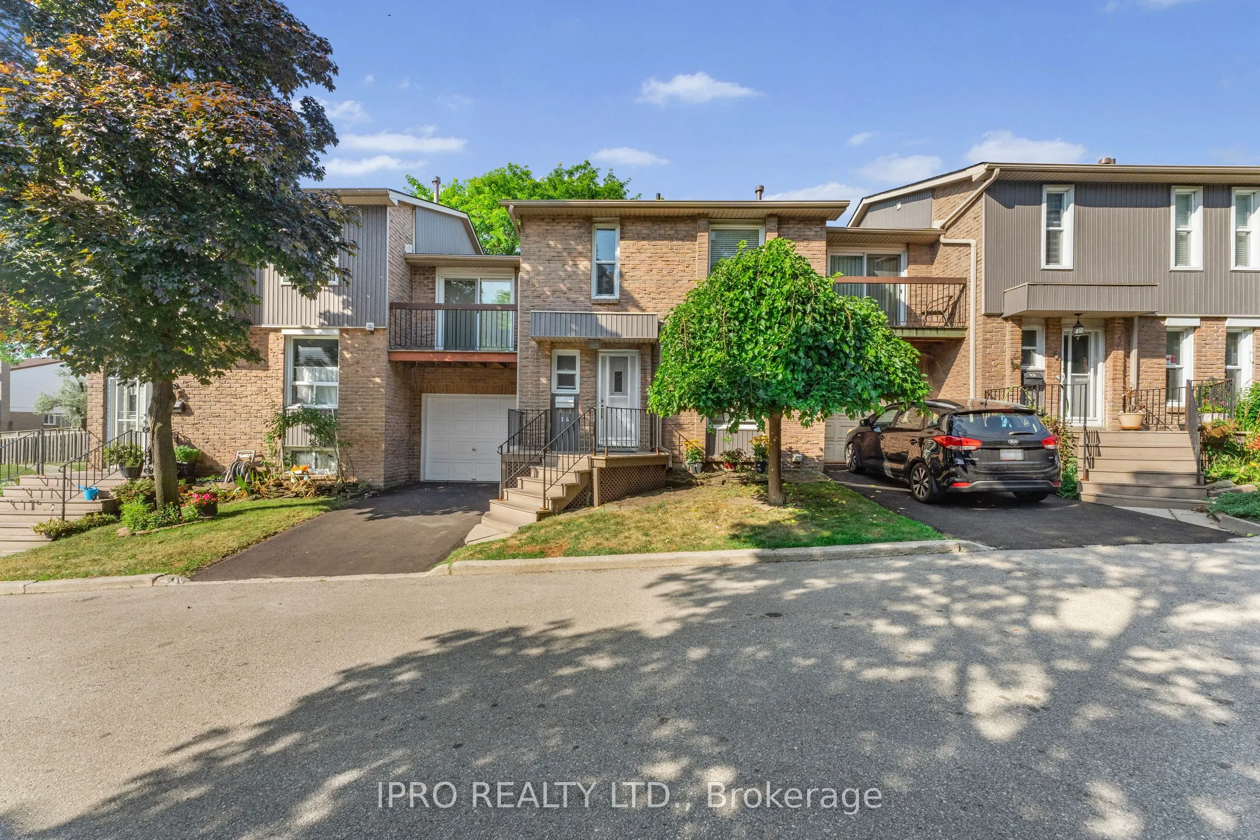 900 Dundas Street W, #14