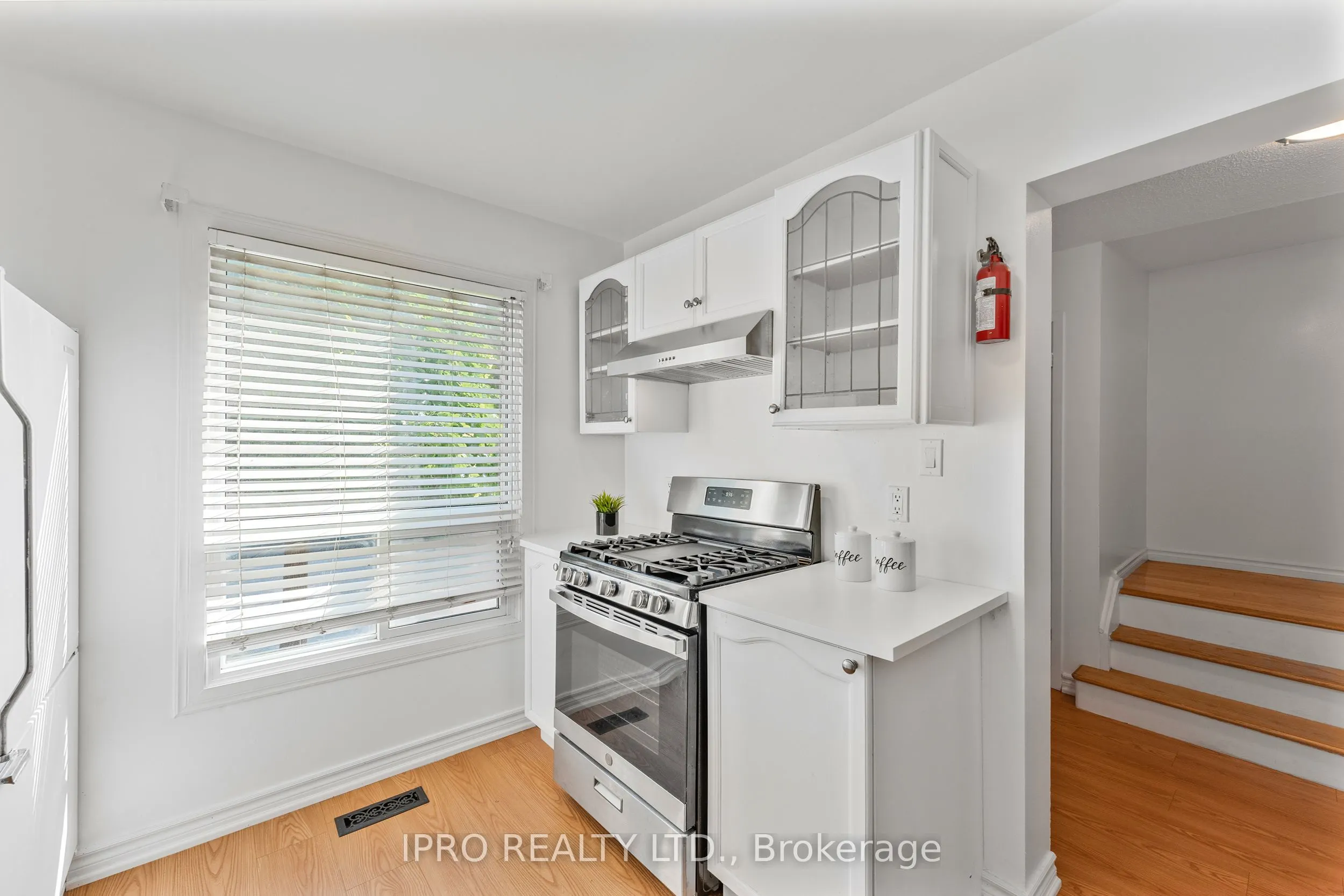 900 Dundas Street W, #14
