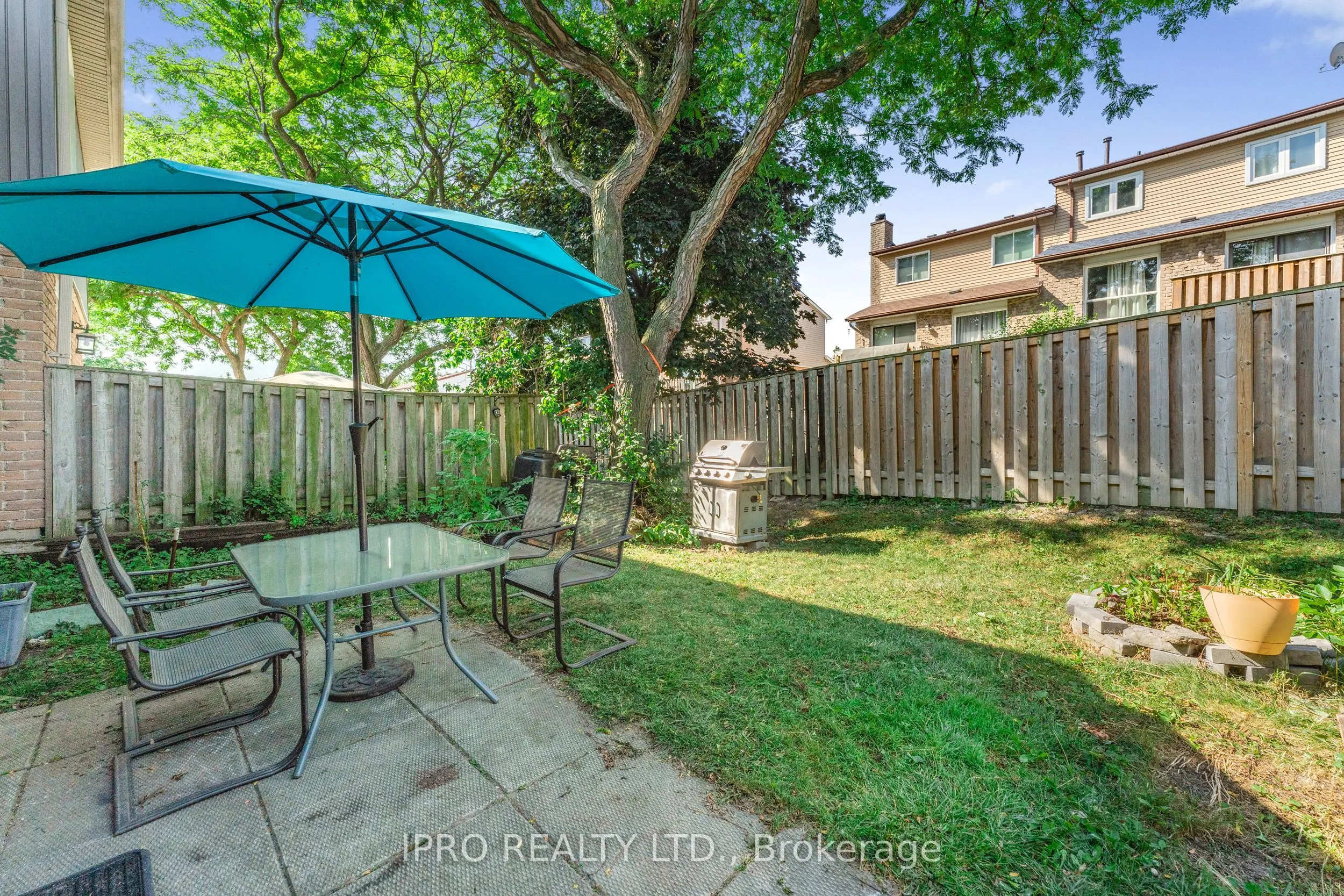 900 Dundas Street W, #14