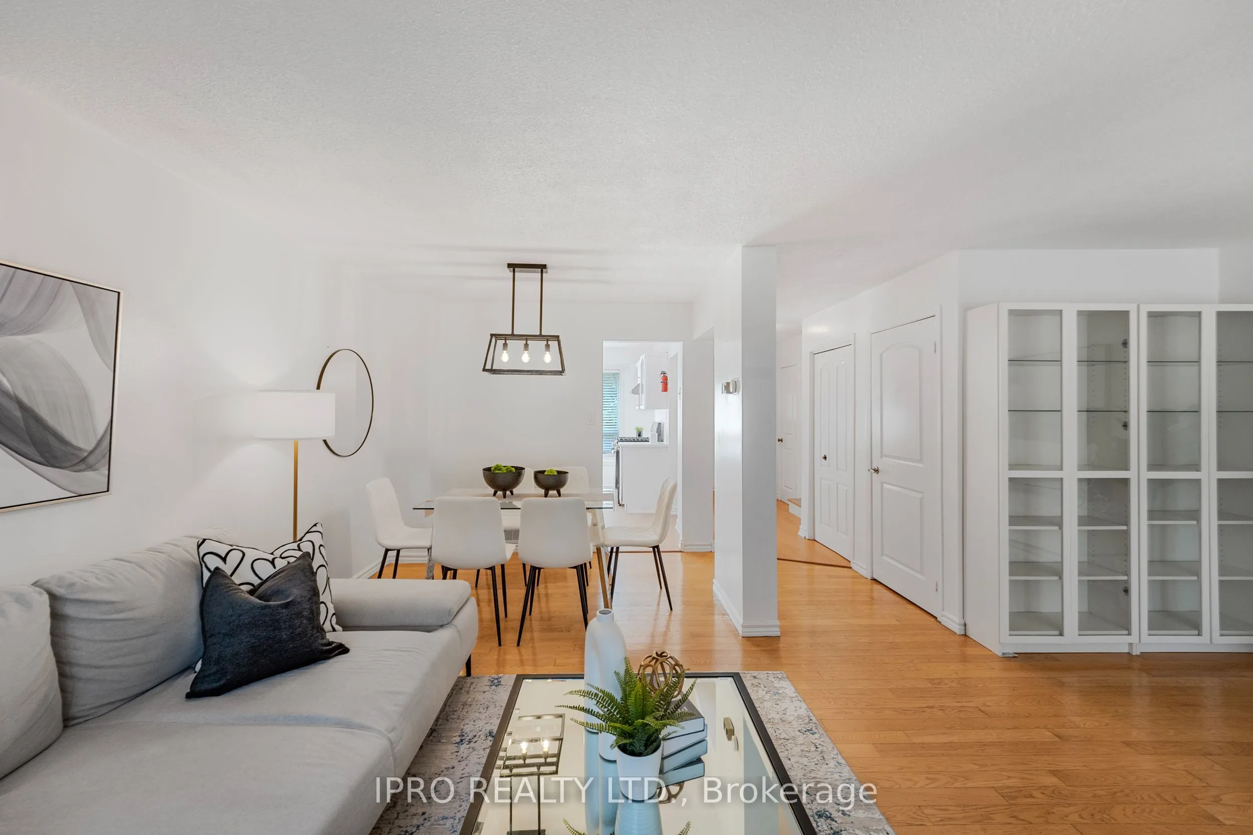 900 Dundas Street W, #14
