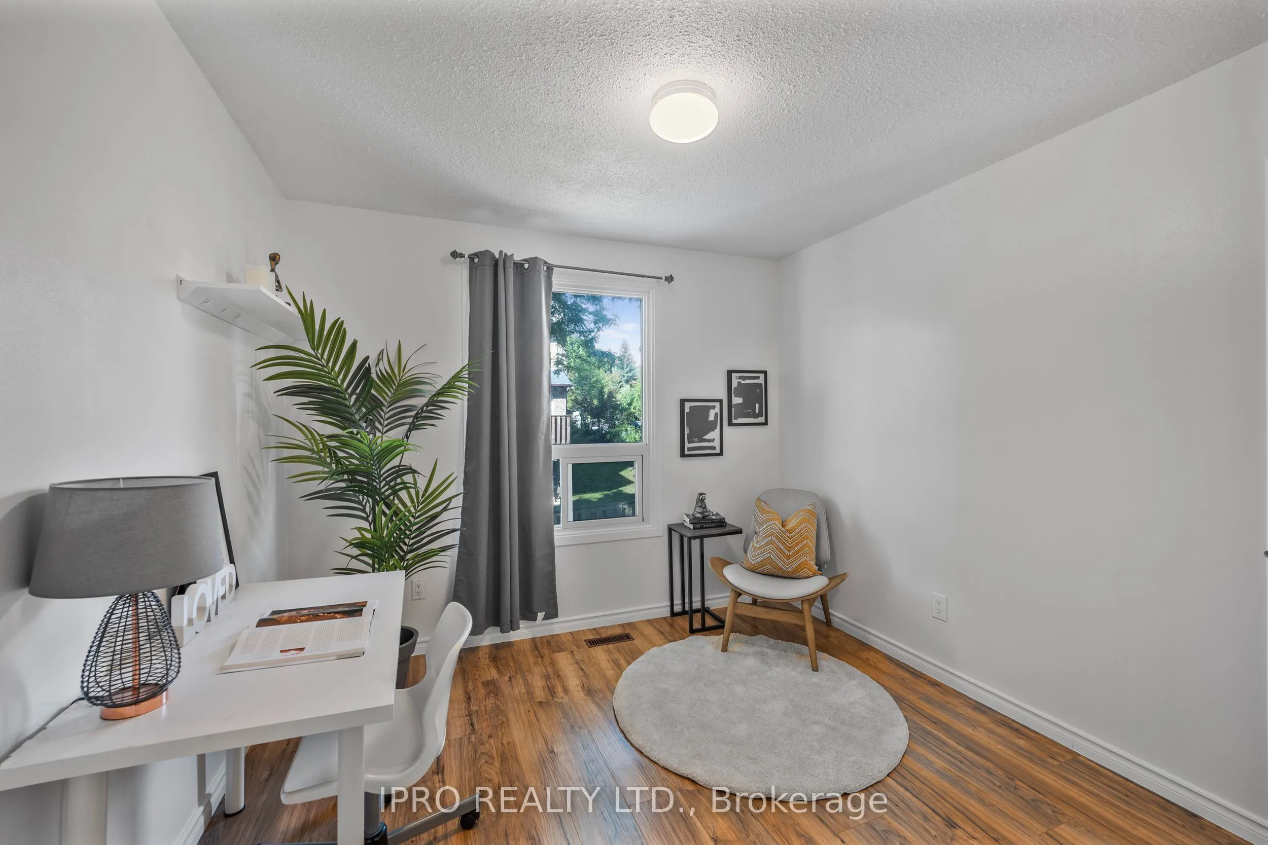 900 Dundas Street W, #14