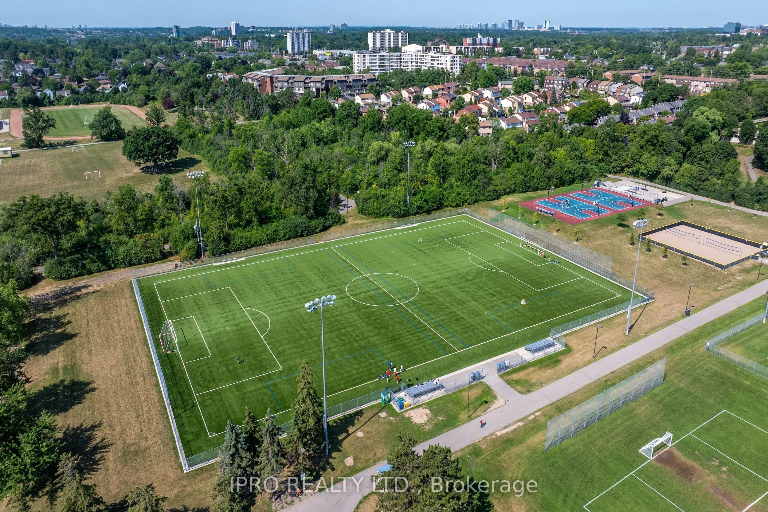 900 Dundas Street W, #14