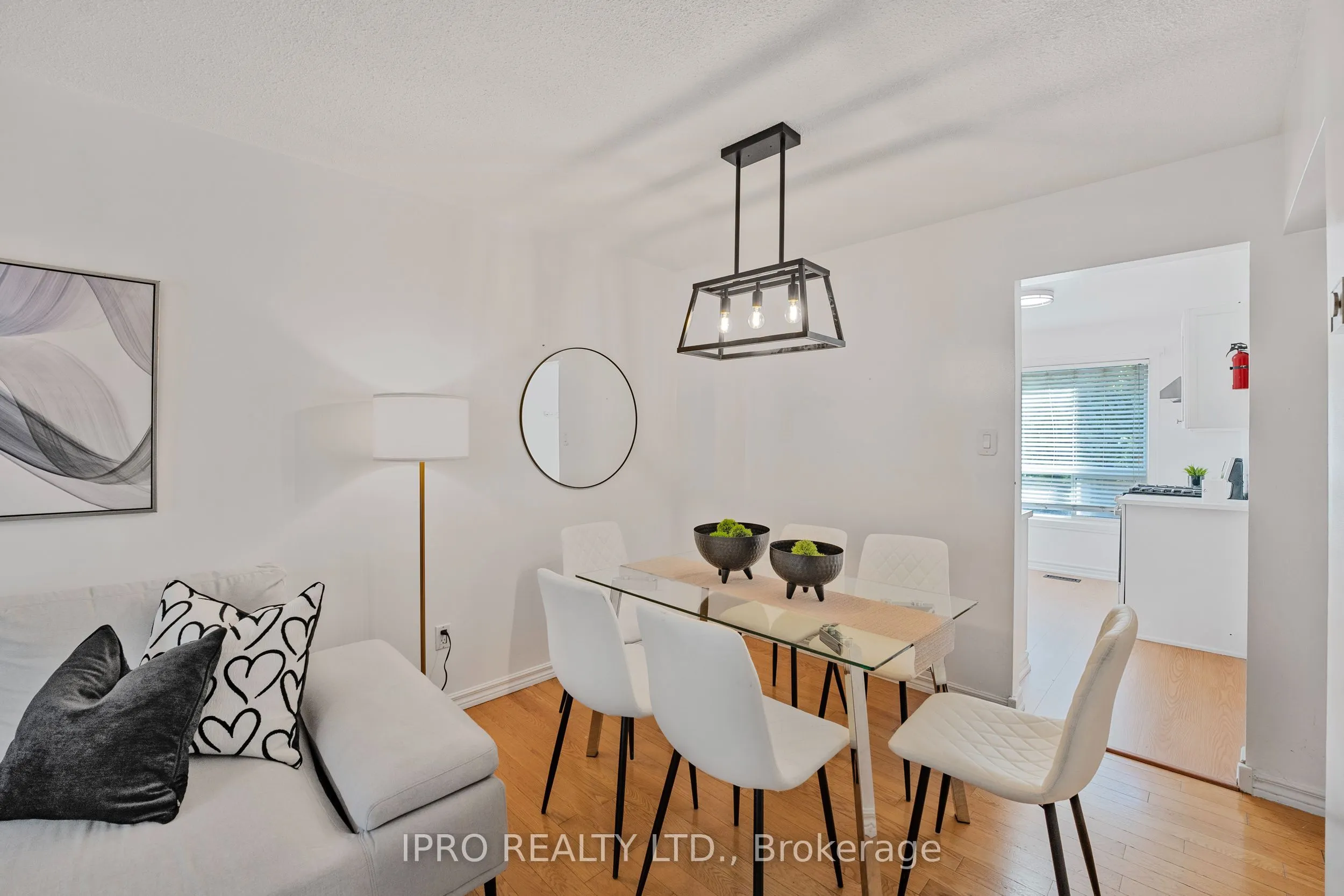 900 Dundas Street W, #14