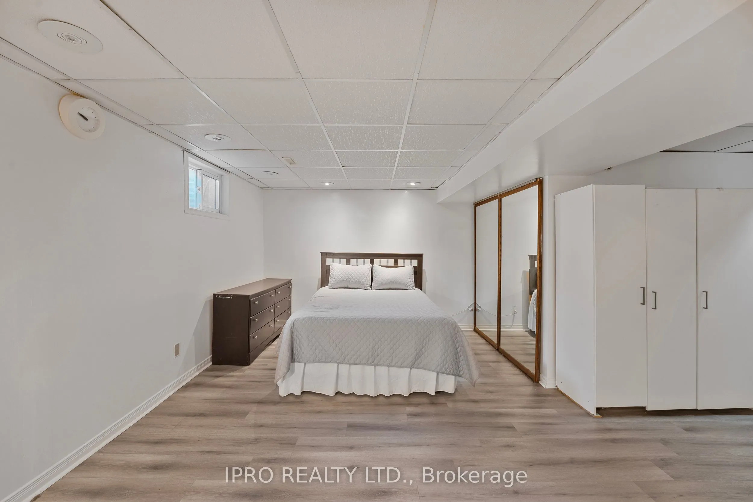 900 Dundas Street W, #14