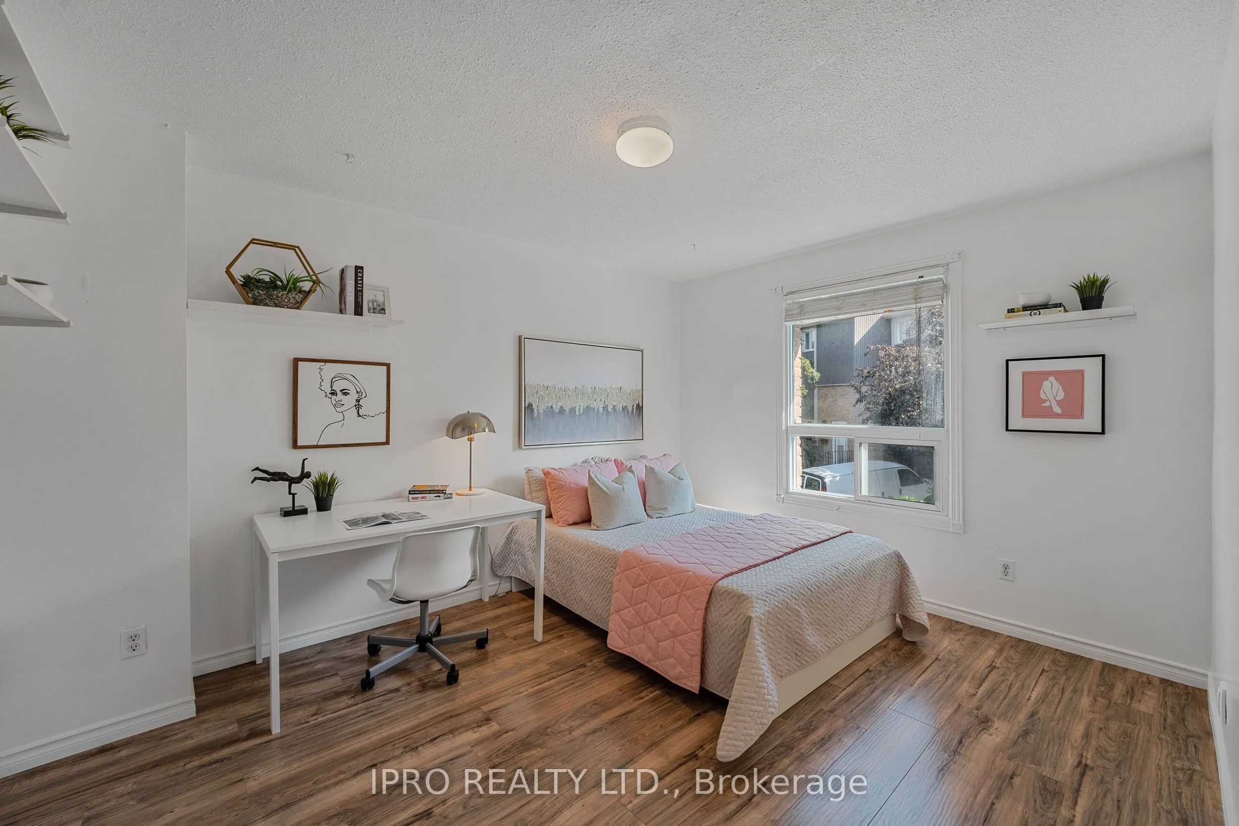 900 Dundas Street W, #14
