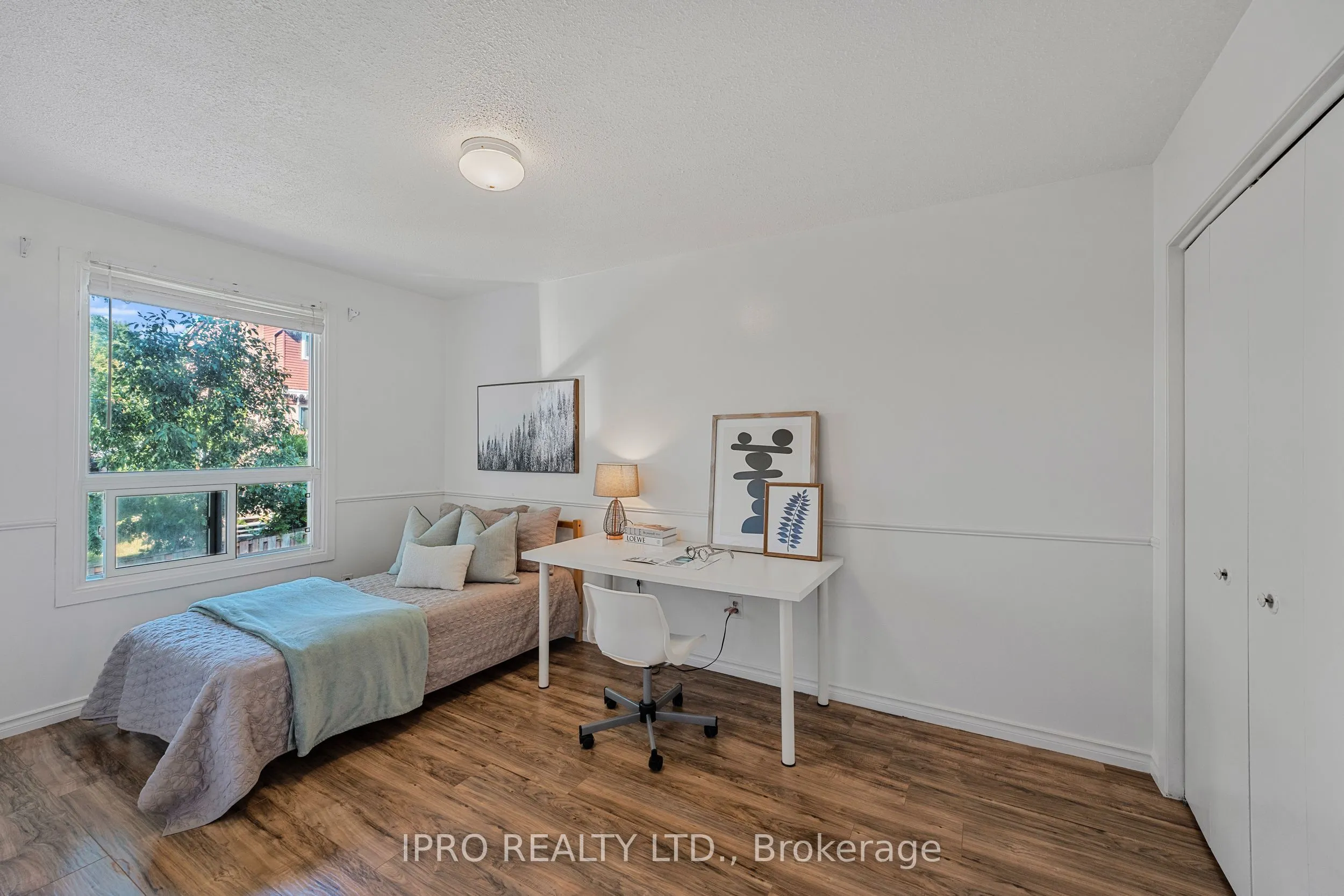 900 Dundas Street W, #14