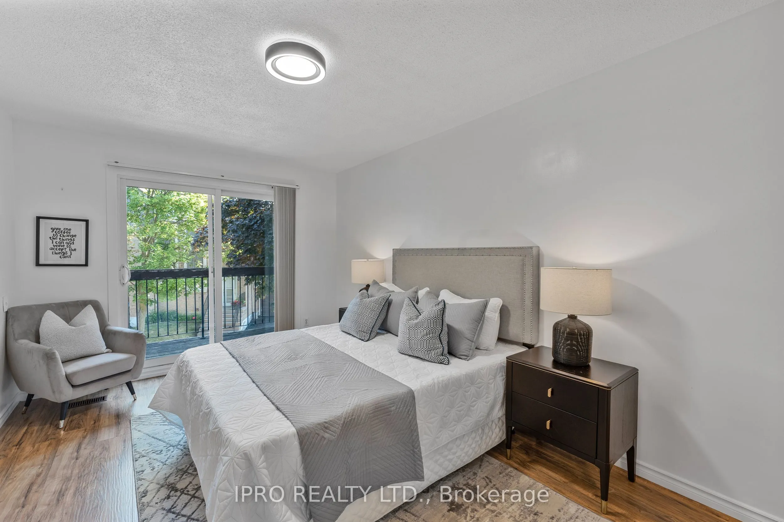 900 Dundas Street W, #14