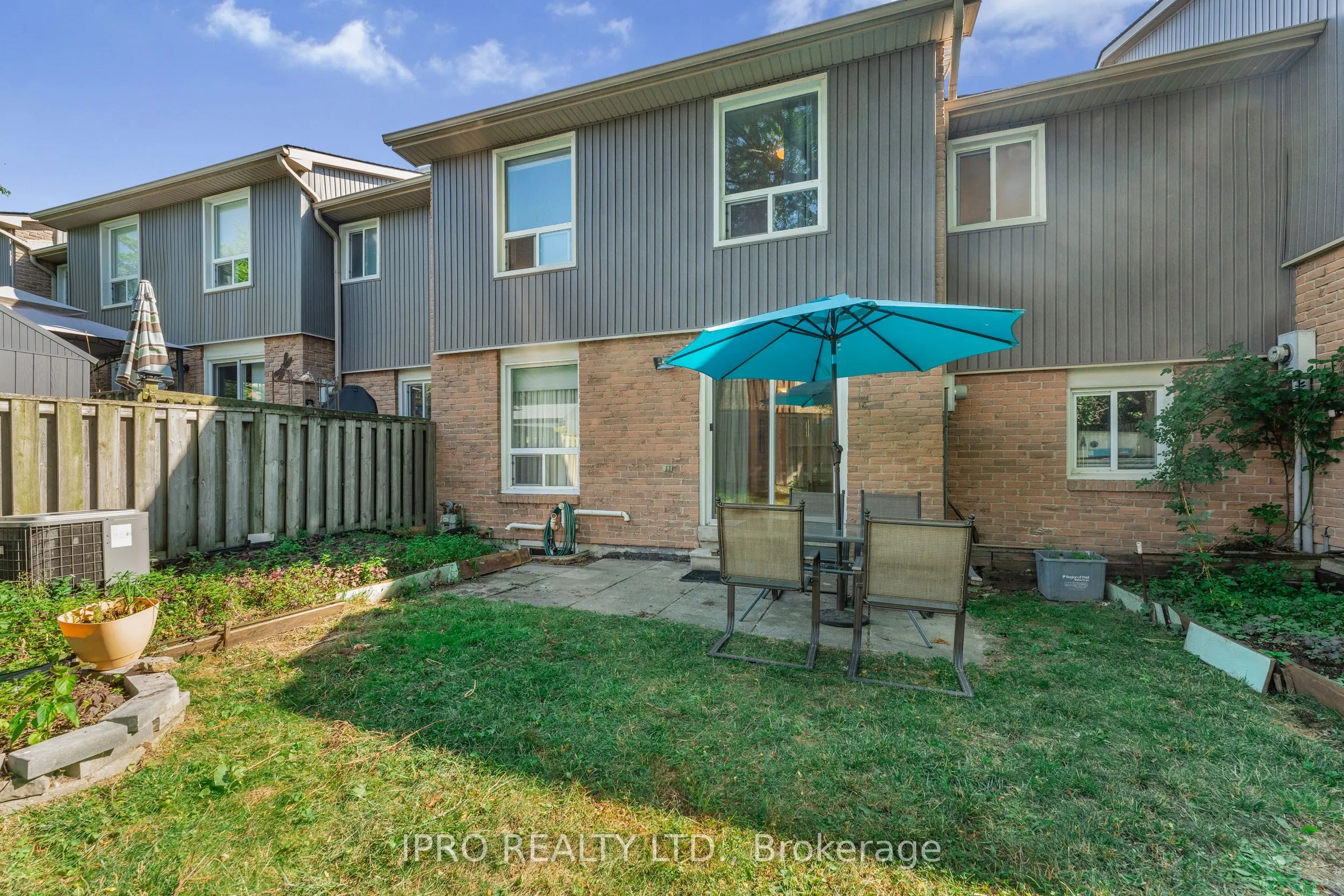 900 Dundas Street W, #14