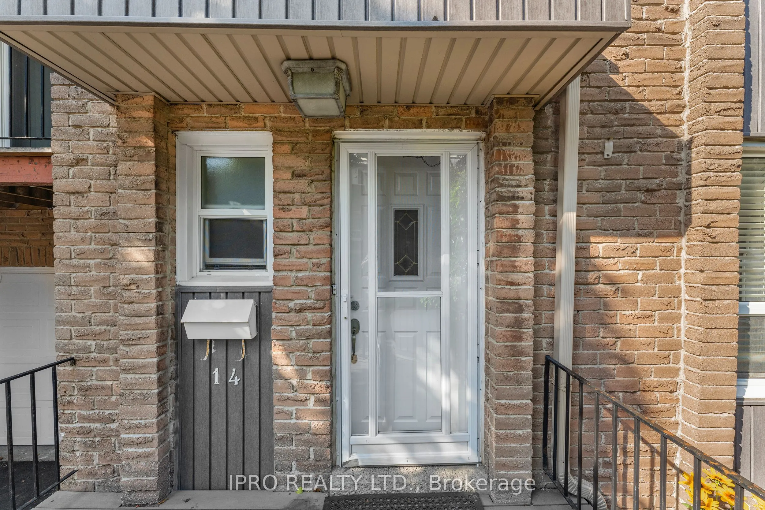 900 Dundas Street W, #14