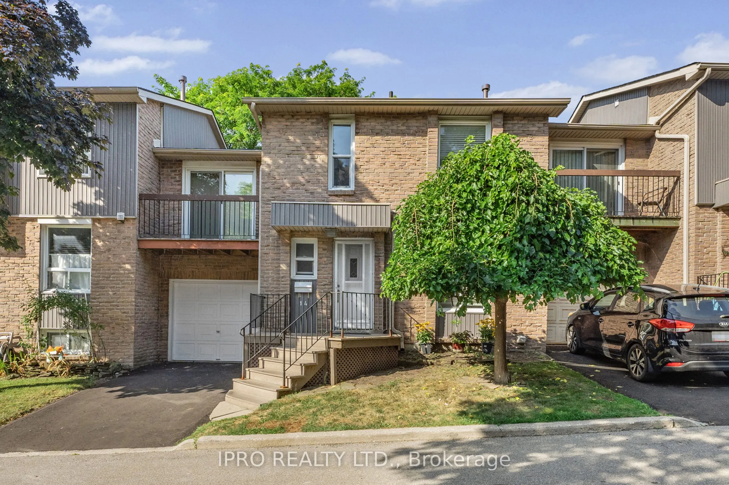 900 Dundas Street W, #14