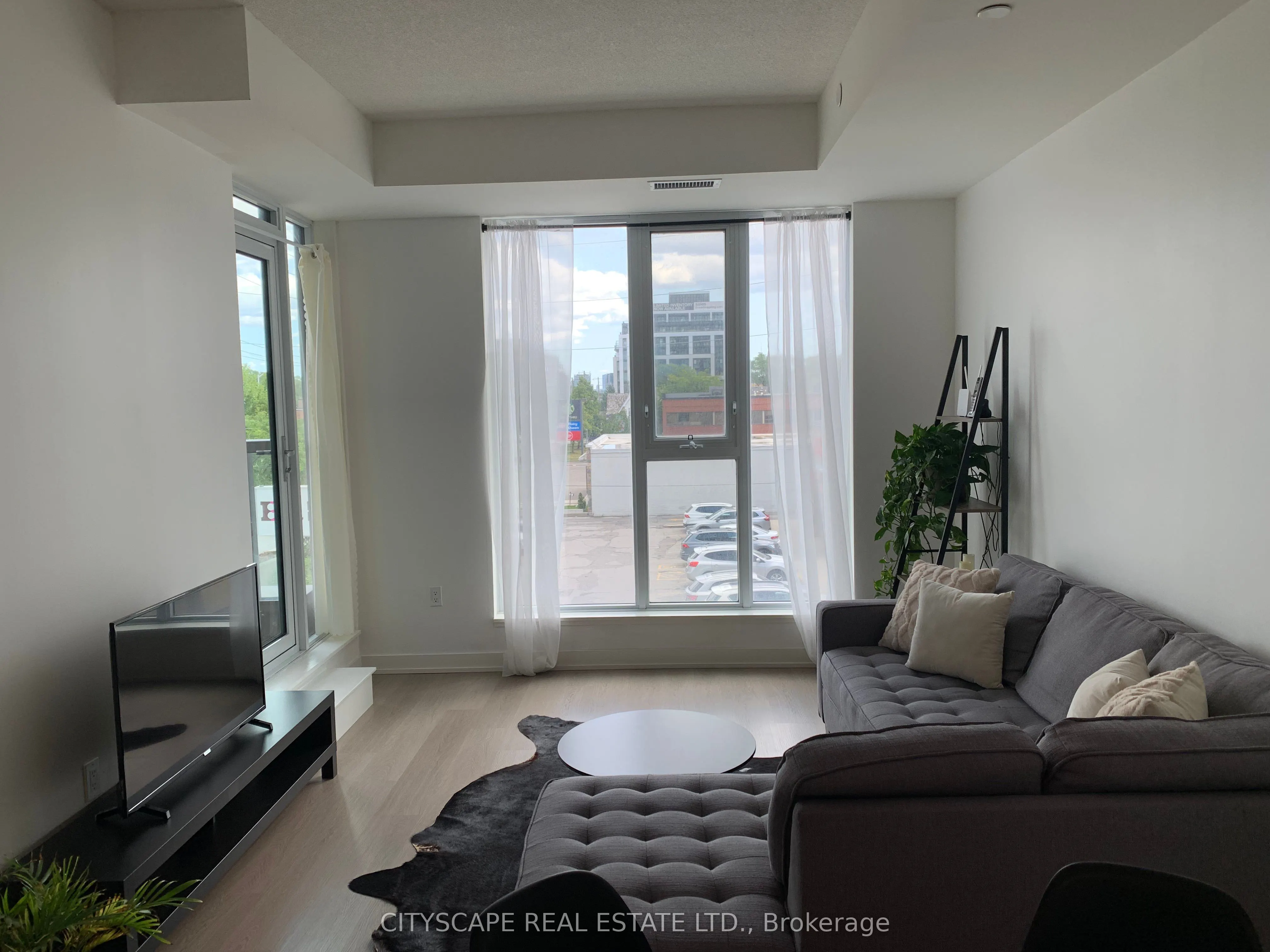 859 The Queensway N, #219