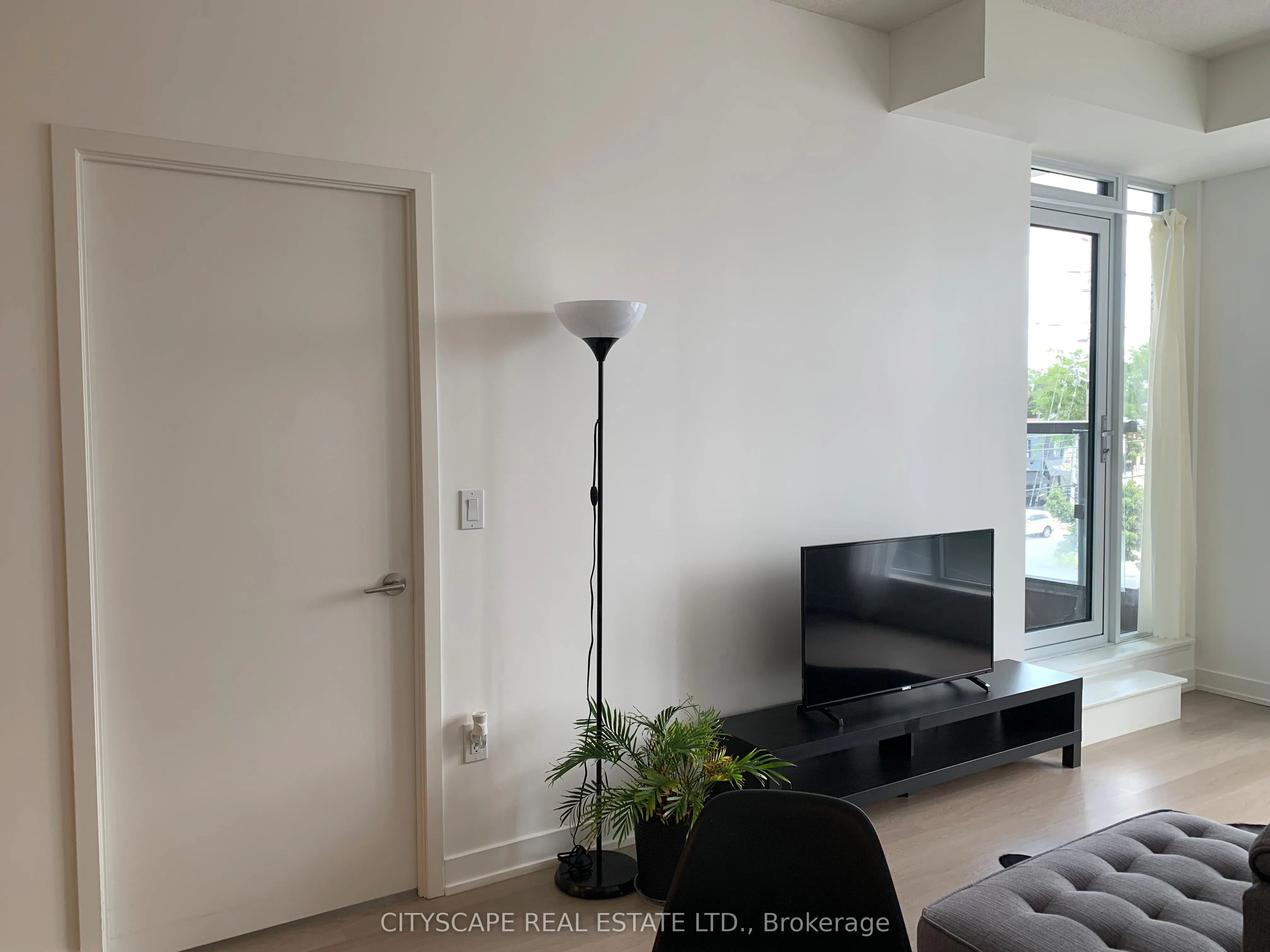 859 The Queensway N, #219