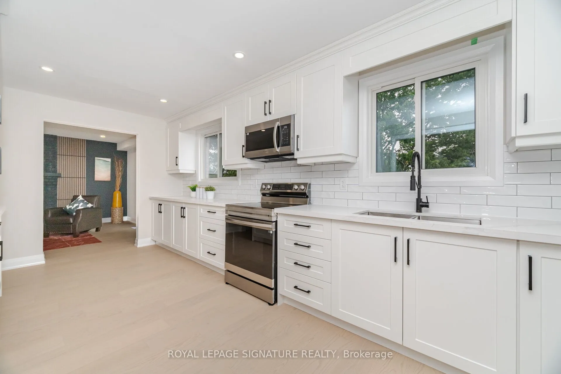 2392 Arnold Crescent