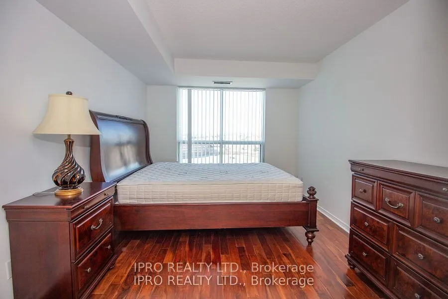 2545 Erin Centre Boulevard, #806