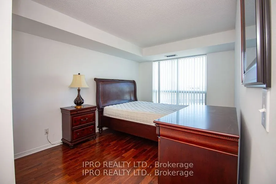 2545 Erin Centre Boulevard, #806