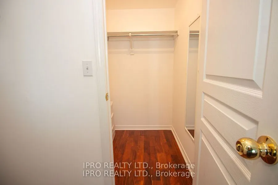 2545 Erin Centre Boulevard, #806