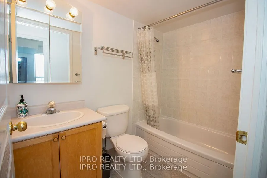 2545 Erin Centre Boulevard, #806