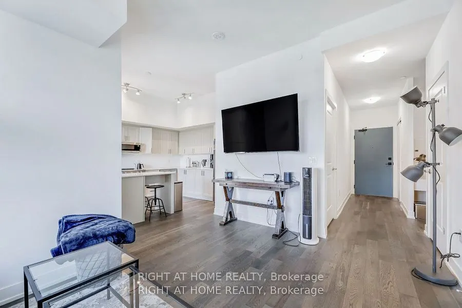 1063 DOUGLAS MCCURDY Common, #213