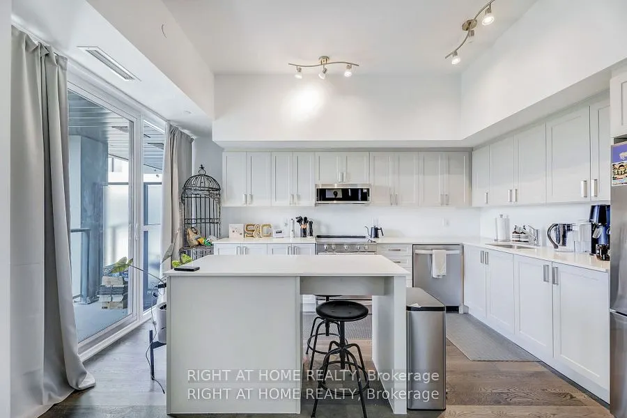 1063 DOUGLAS MCCURDY Common, #213