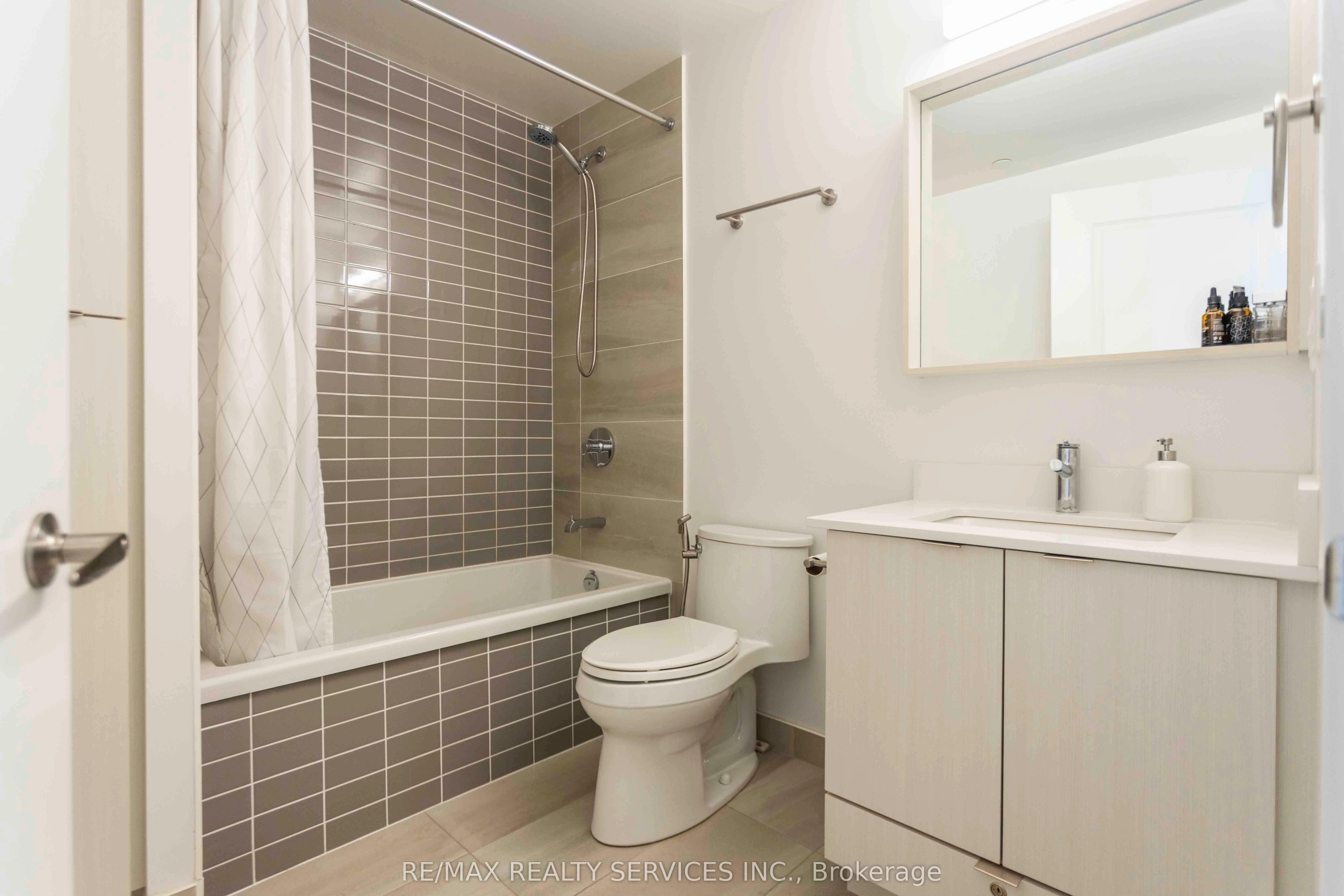 4675 Metcalfe Avenue, #1106