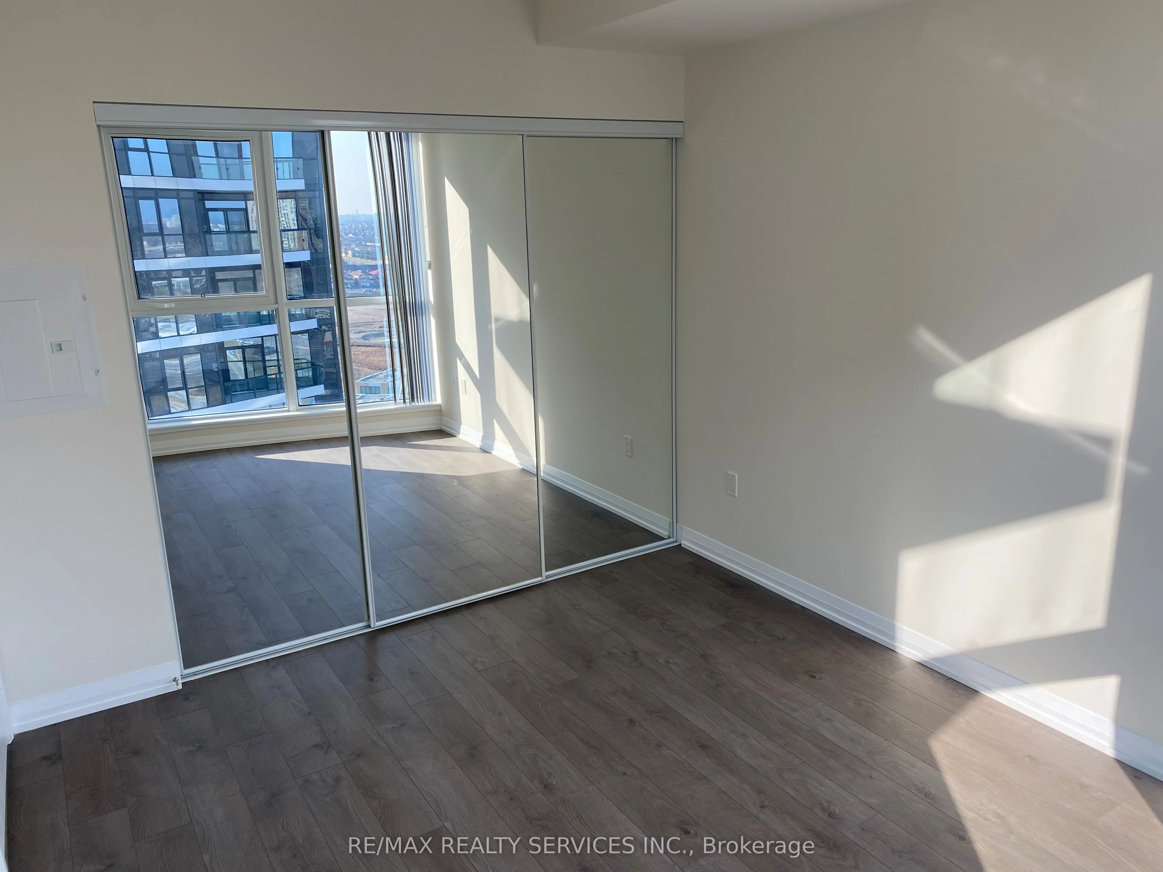35 Watergarden Drive W, #1215