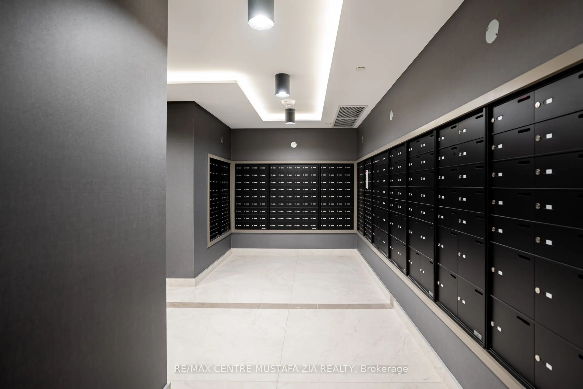 5105 Hurontario Street, #2207