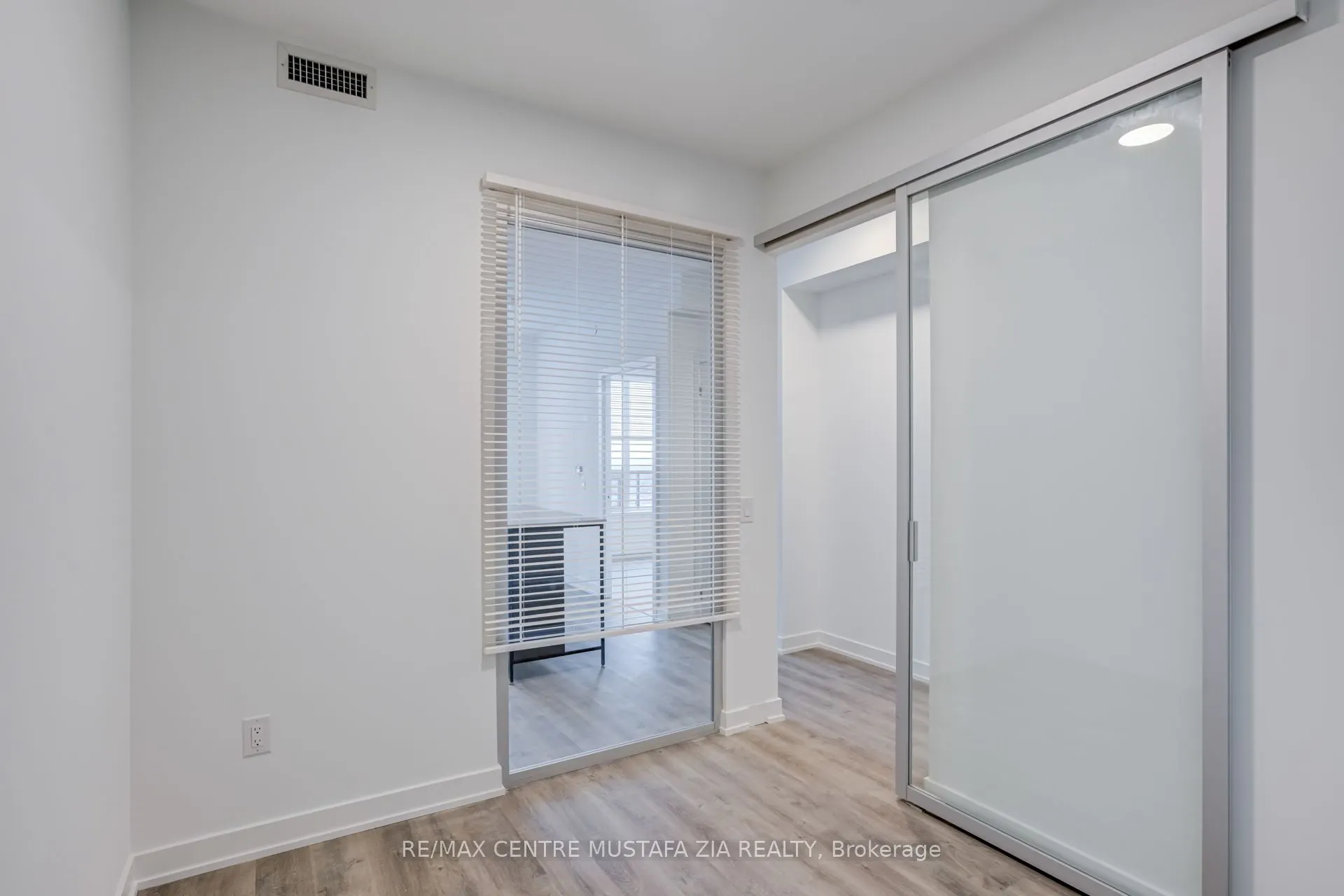5105 Hurontario Street, #2207