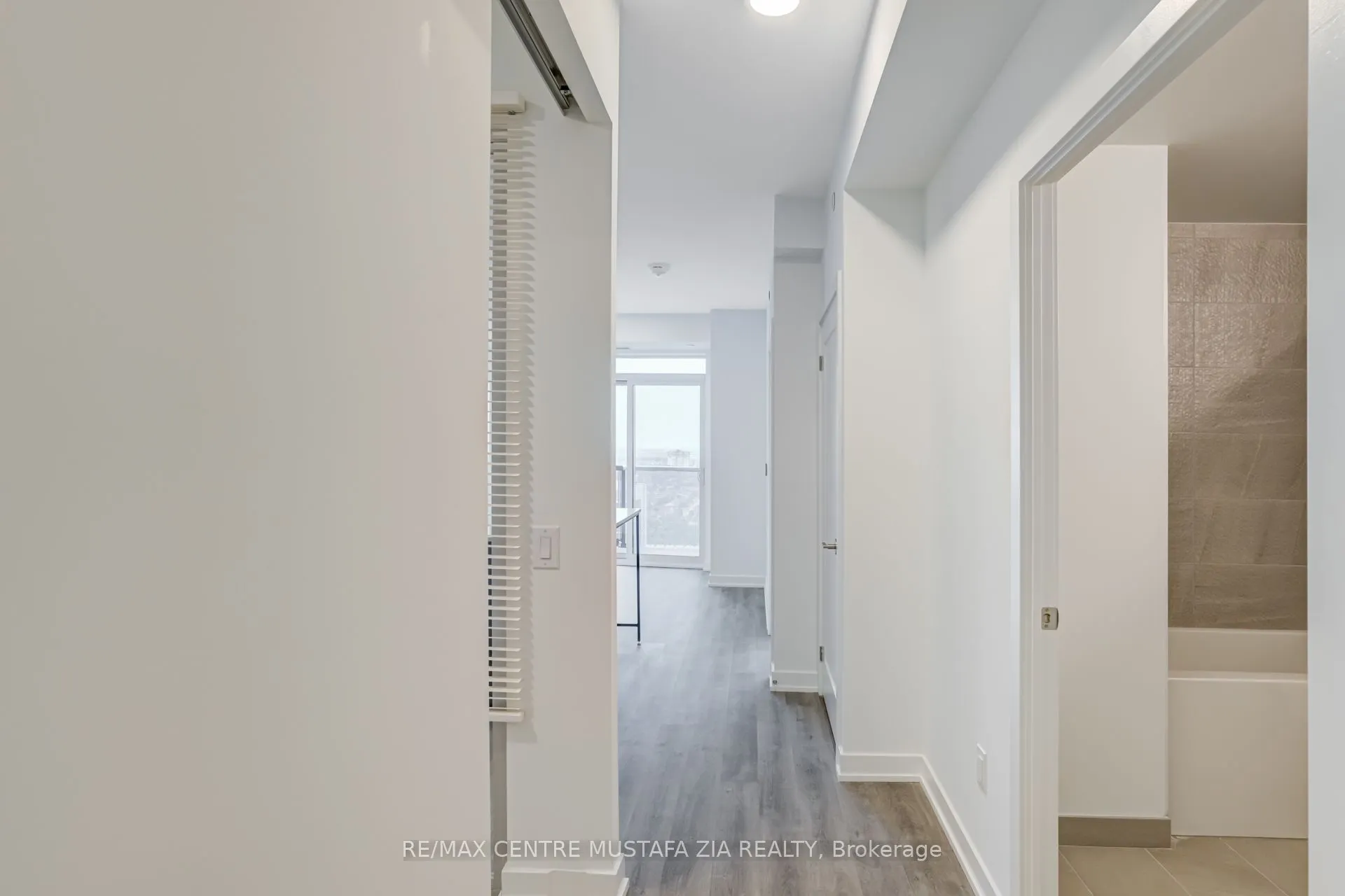 5105 Hurontario Street, #2207