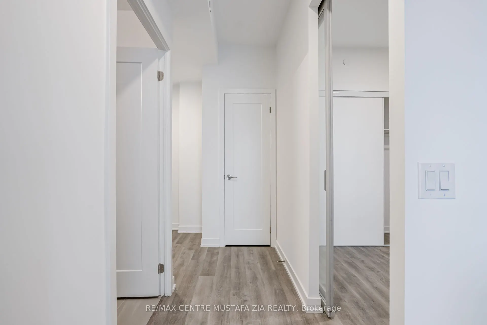 5105 Hurontario Street, #2207