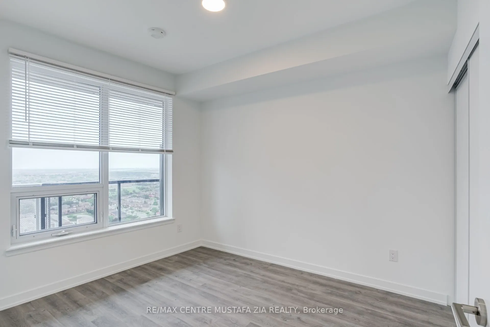 5105 Hurontario Street, #2207