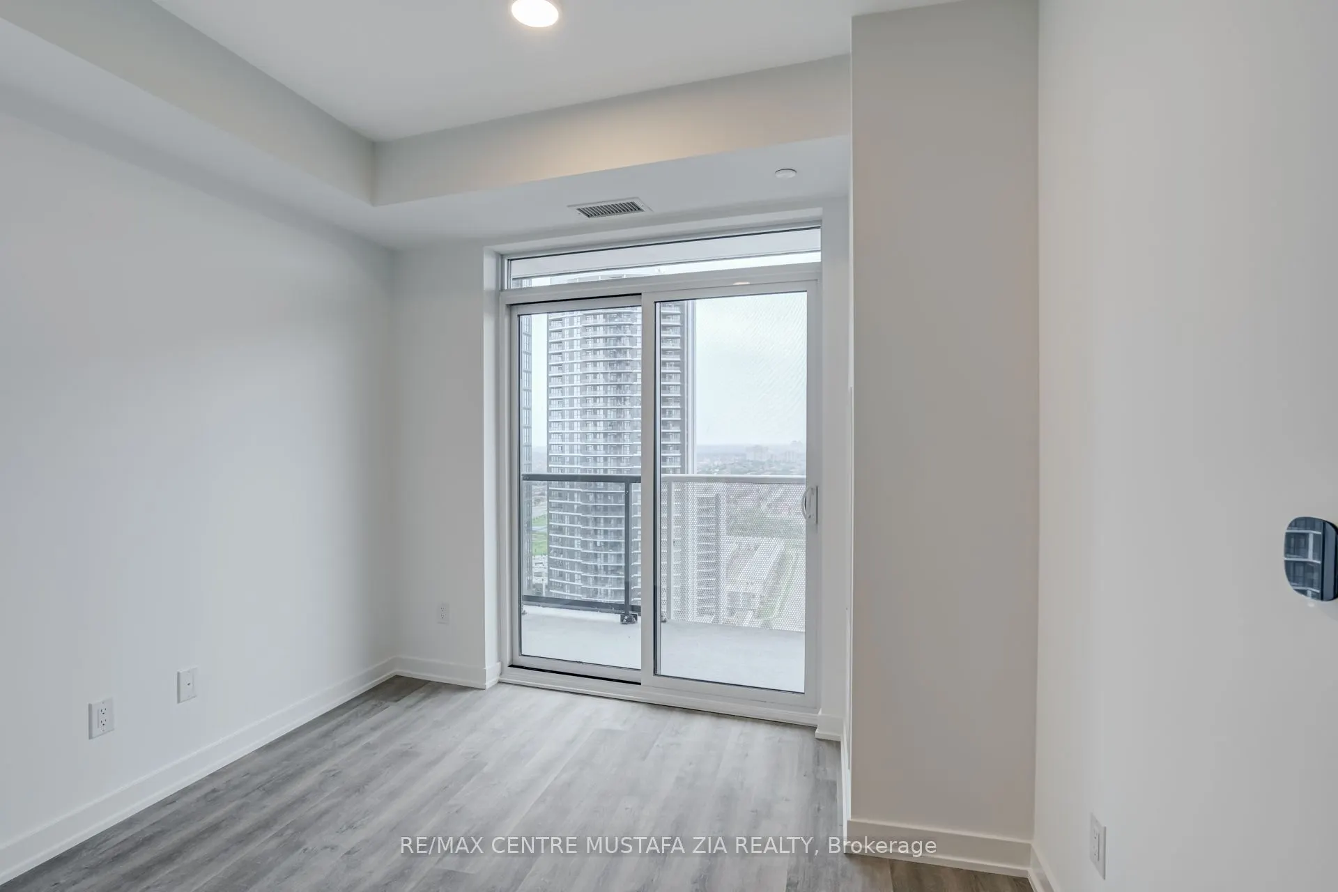 5105 Hurontario Street, #2207