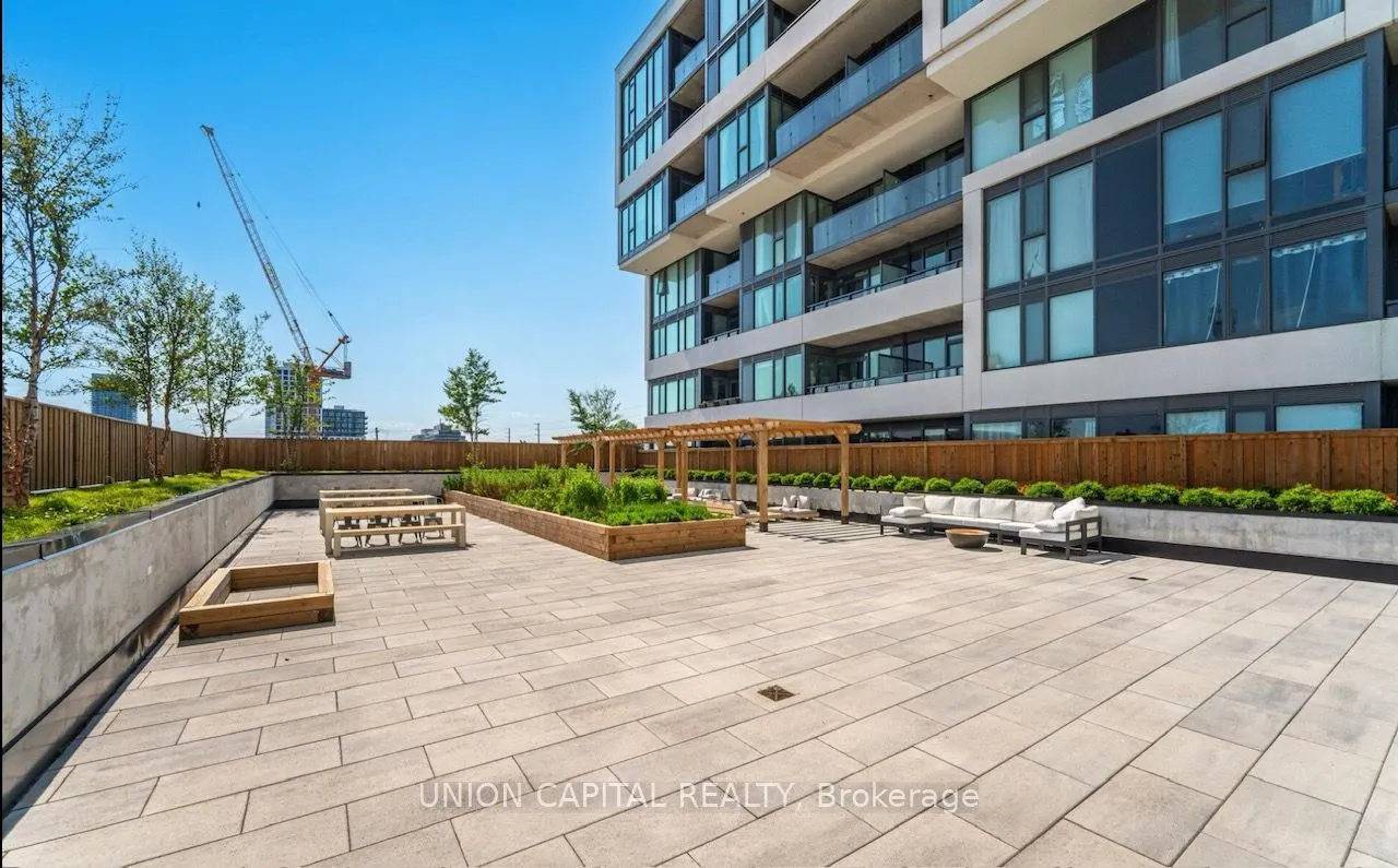 859 The Queensway, #425