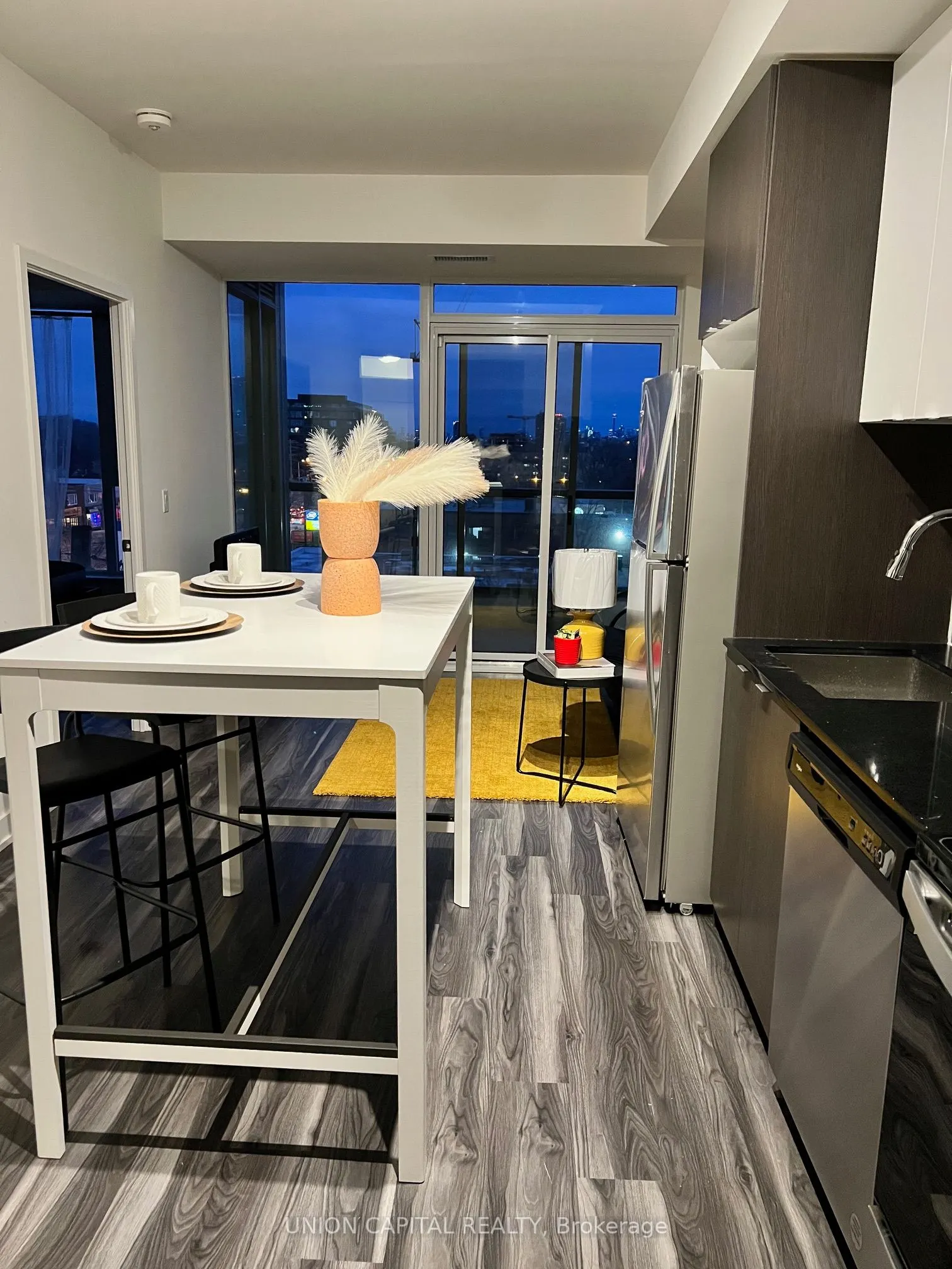 859 The Queensway, #425