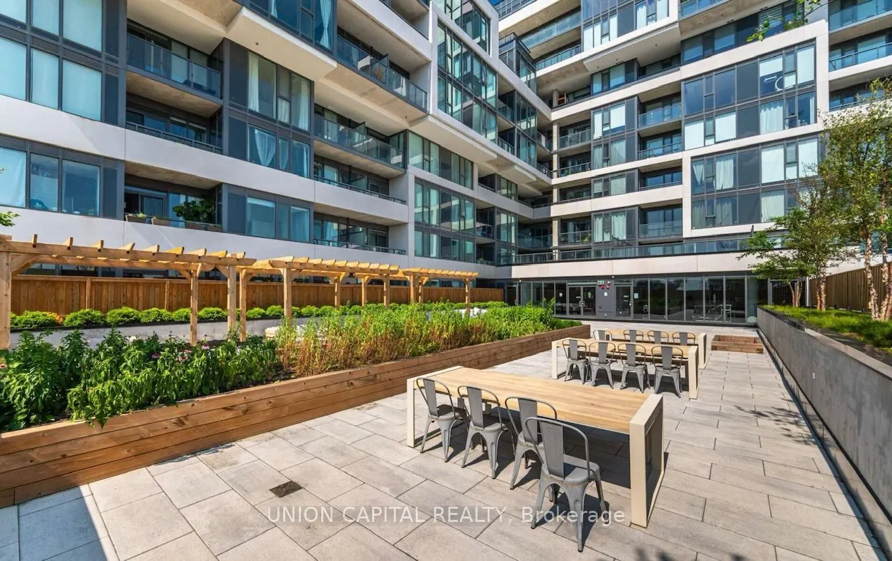 859 The Queensway, #425
