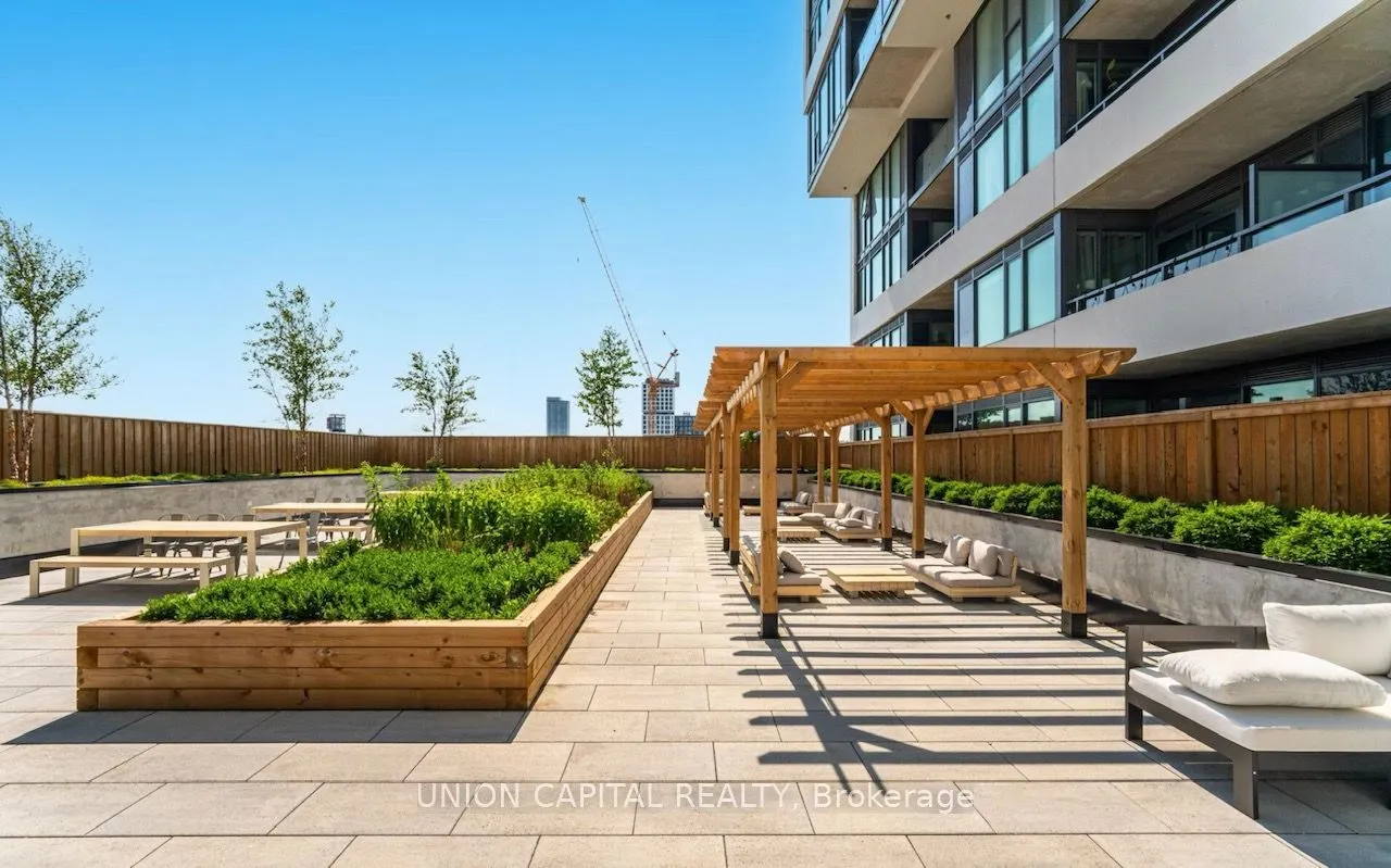 859 The Queensway, #425