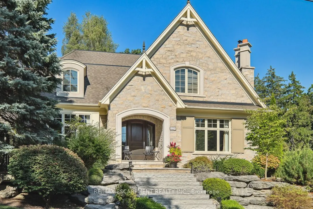 1229 Minaki Road