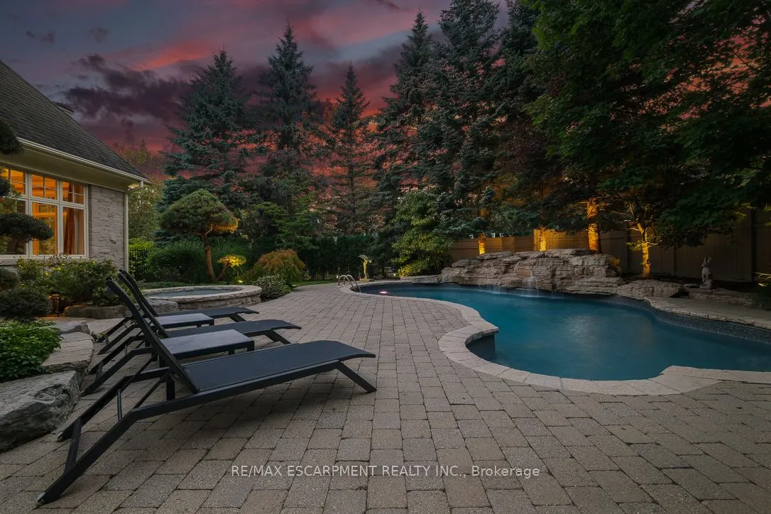 1229 Minaki Road